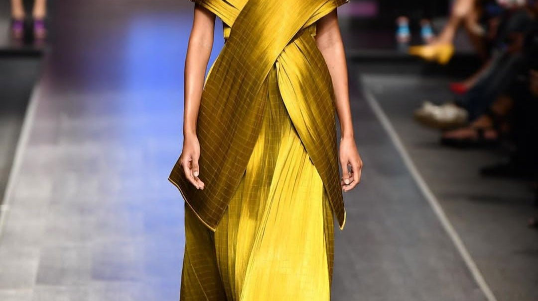 The fashion world experiences a Metallic Moment – December Edit. - Ciceroni