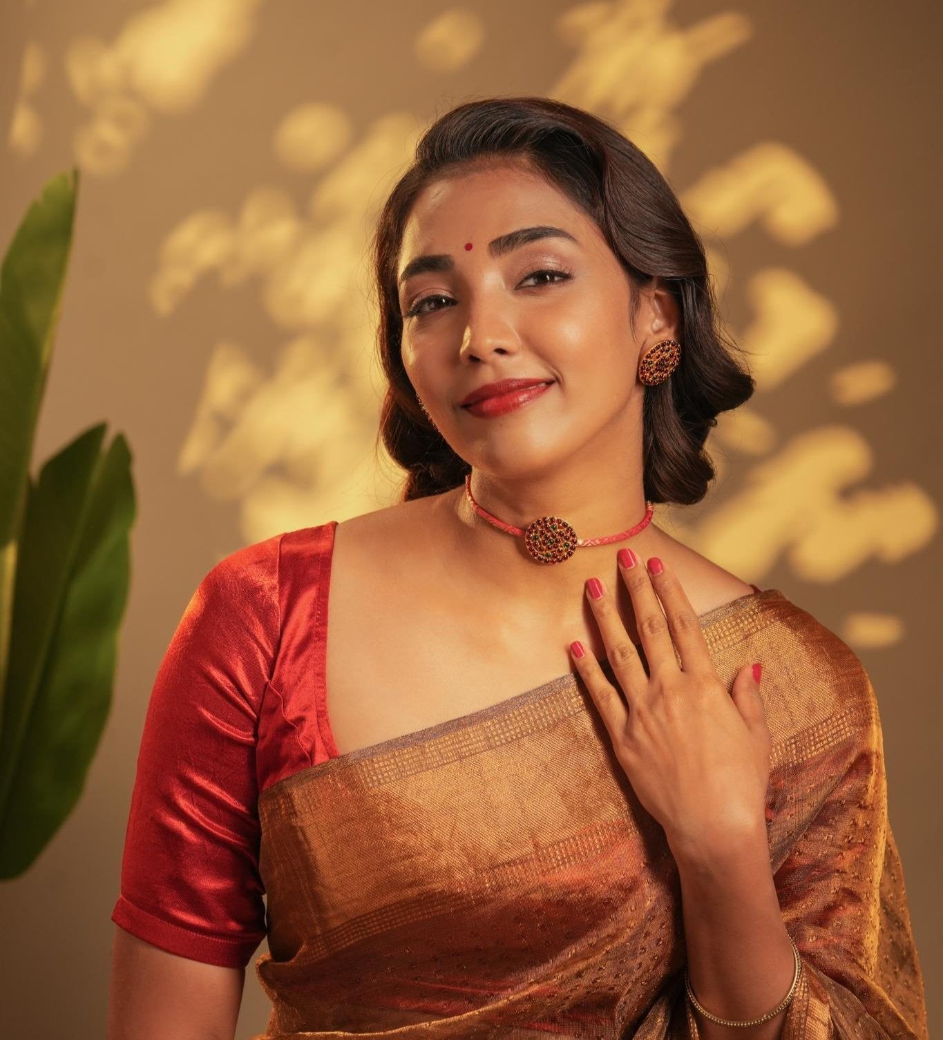 Adige with Temple Pendant - CiceroniChokerAarika