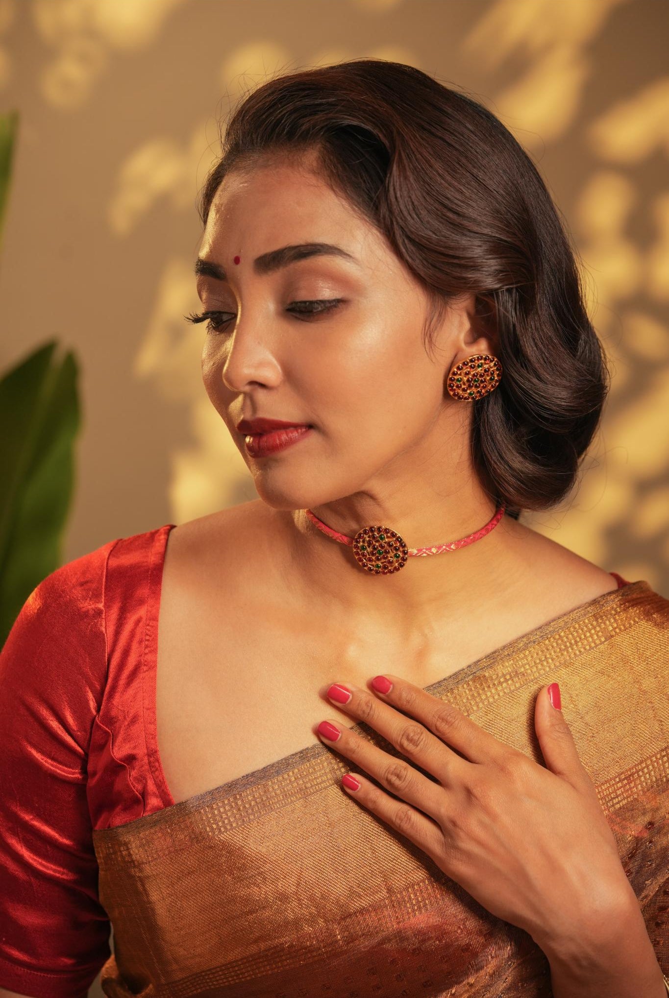 Adige with Temple Pendant - CiceroniChokerAarika