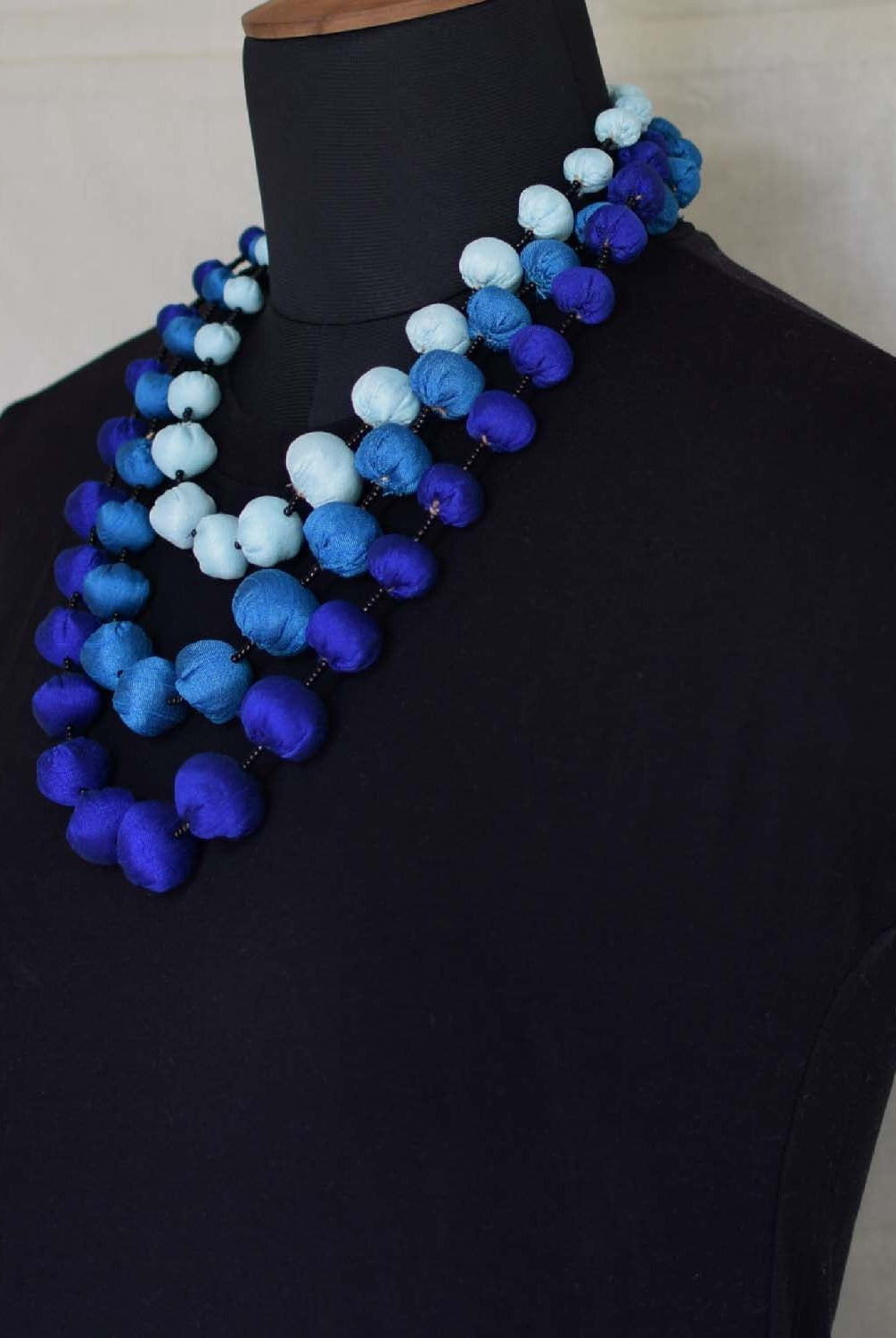 Aditi neckpiece - Blue - CiceroniNecklacePaulami