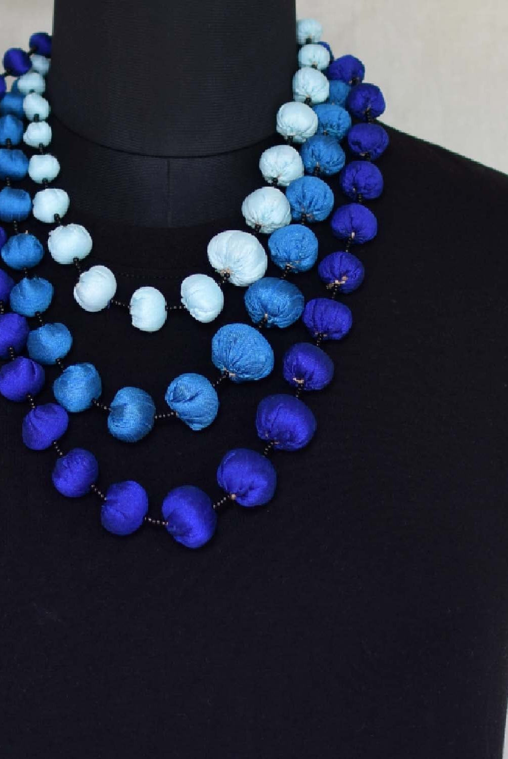 Aditi neckpiece - Blue - CiceroniNecklacePaulami