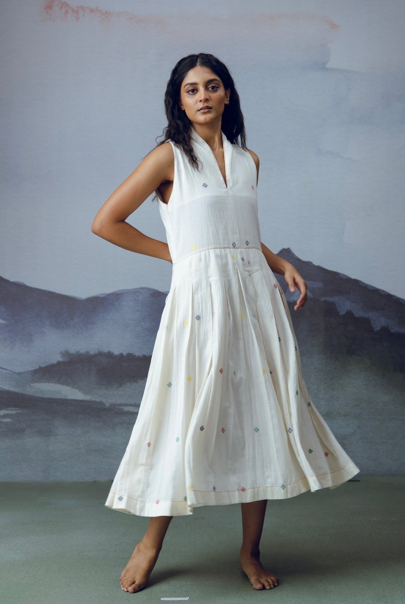 Ambar Sleeveless Box Pleat Dress - CiceroniDressesGulmohar Calcutta