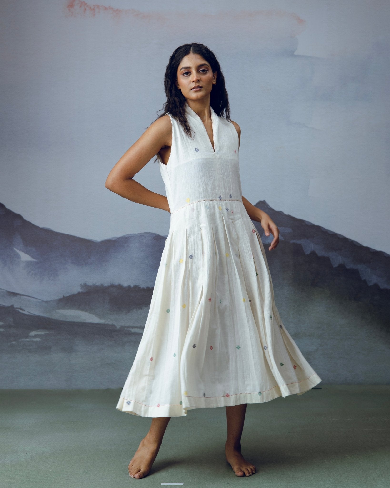 Ambar Sleeveless Box Pleat Dress - CiceroniDressesGulmohar Calcutta