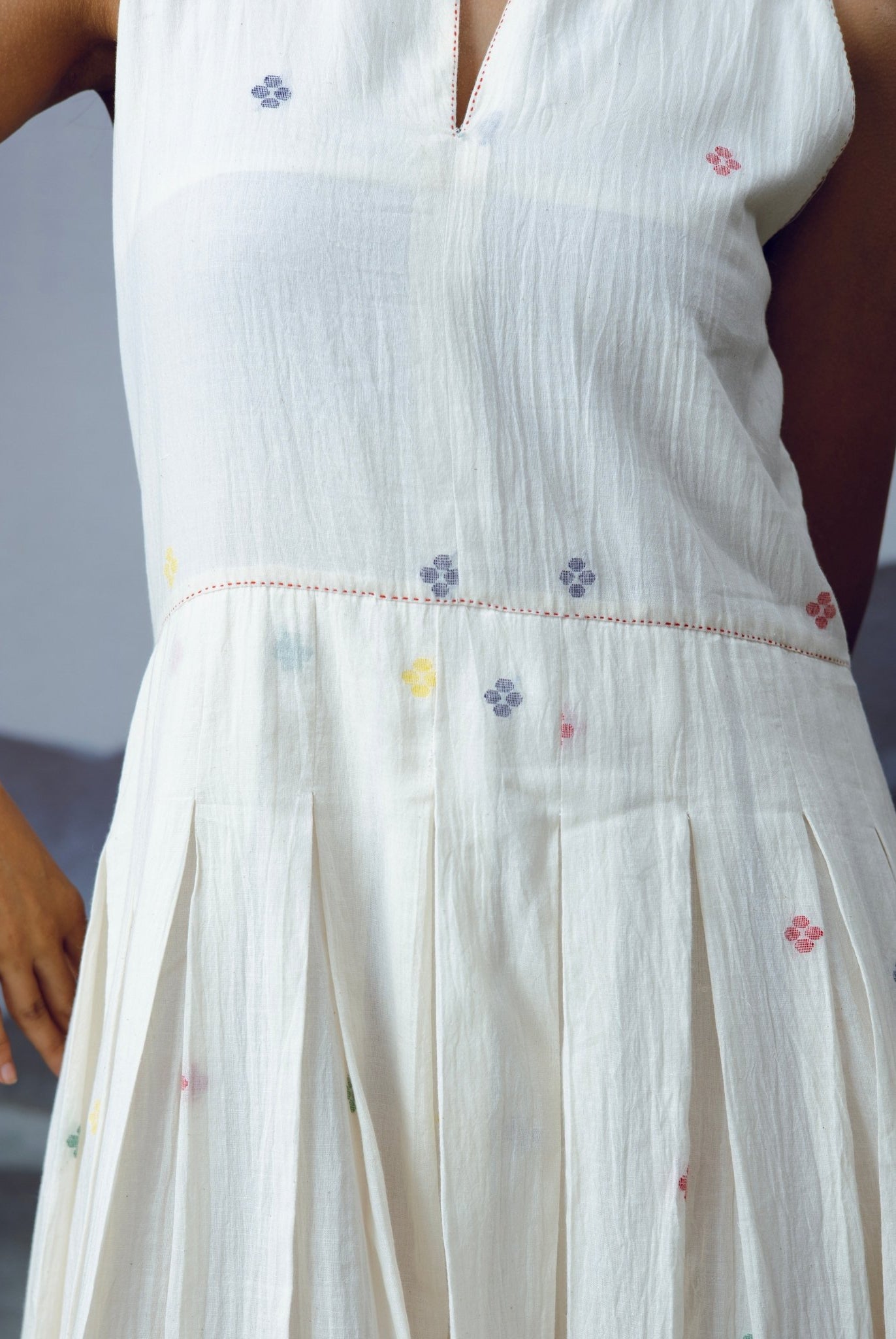 Ambar Sleeveless Box Pleat Dress - CiceroniDressesGulmohar Calcutta