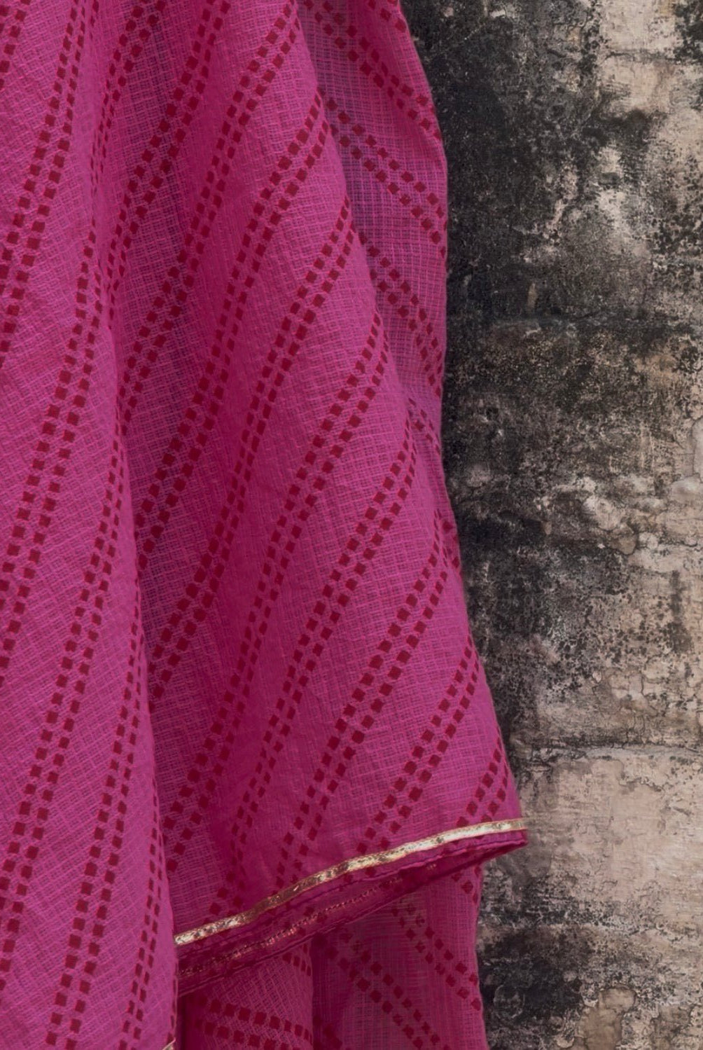 Anaaro - fuschia pink hand block print cotton kota doria dupatta - CiceroniDupattaAnaaro