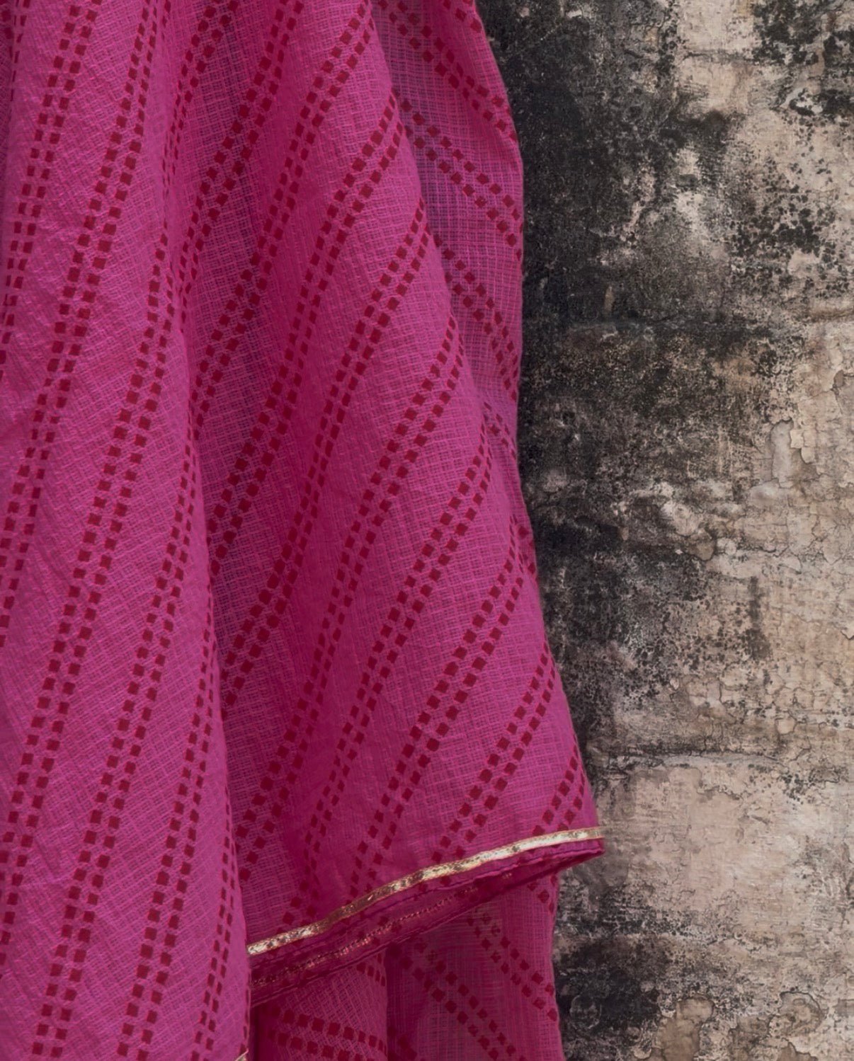 Anaaro - fuschia pink hand block print cotton kota doria dupatta - CiceroniDupattaAnaaro