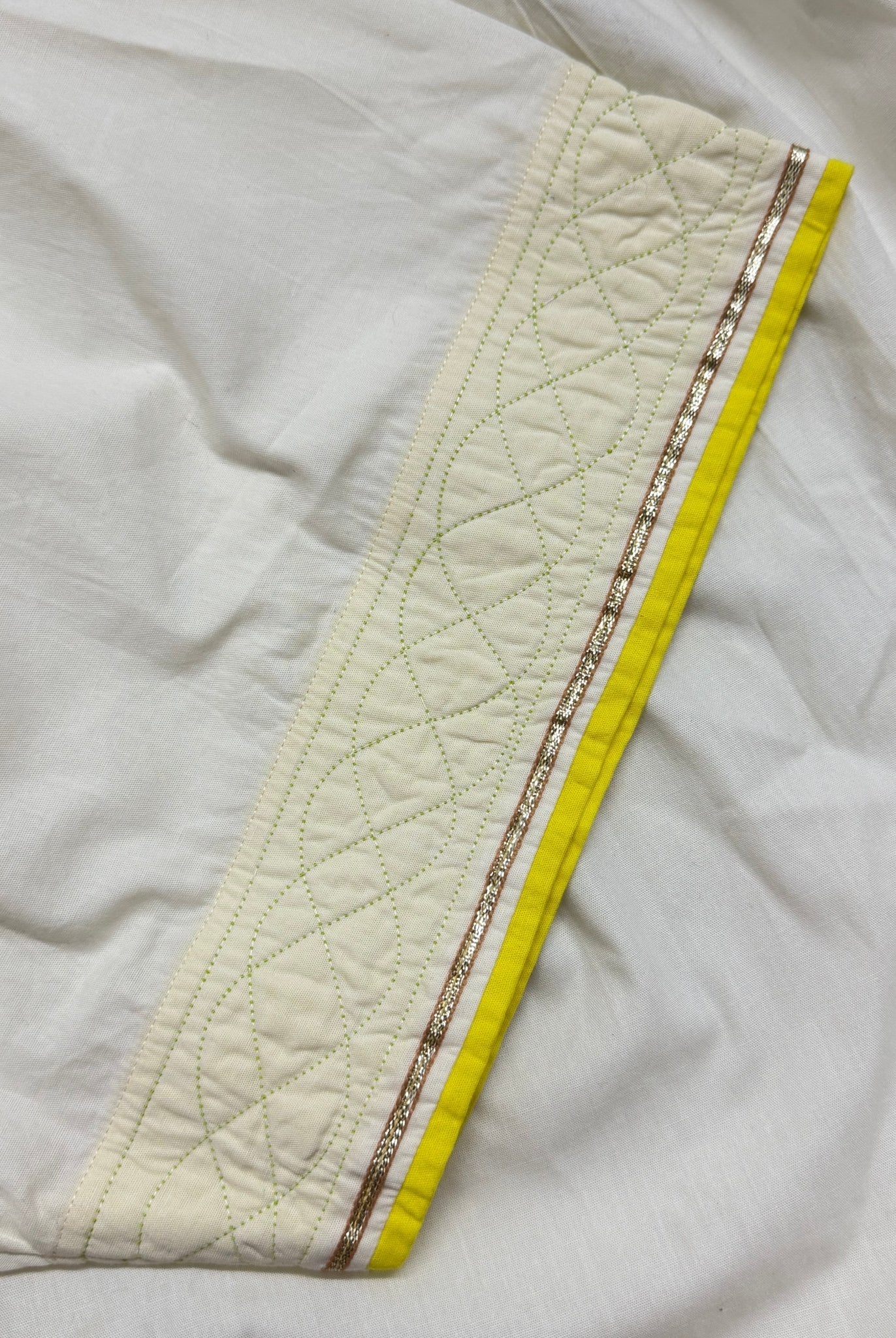 Anaaro - white farshi pleated baggy pants in cotton with contrast piping detail and thin gota - CiceroniPantsAnaaro