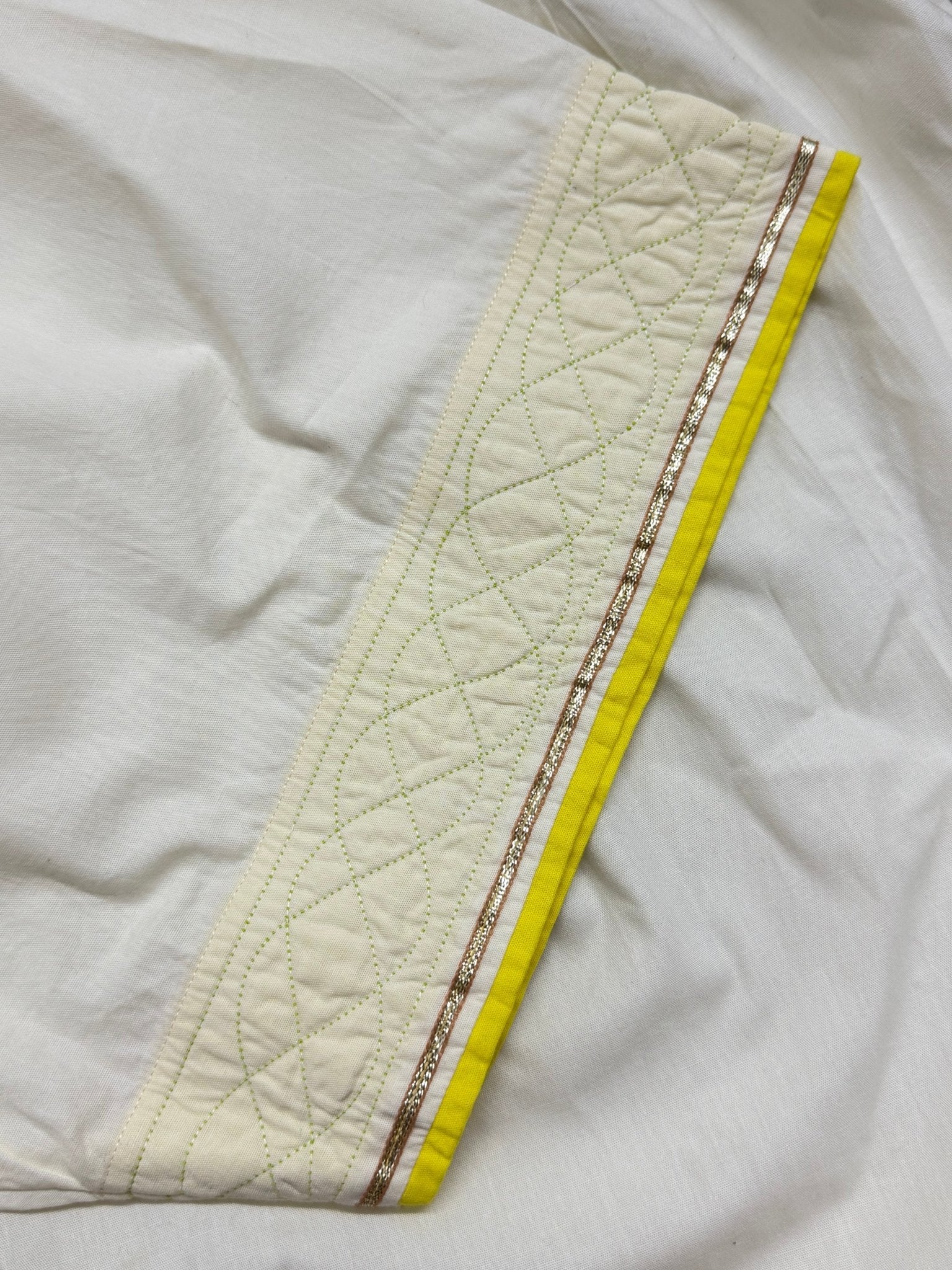 Anaaro - white farshi pleated baggy pants in cotton with contrast piping detail and thin gota - CiceroniPantsAnaaro