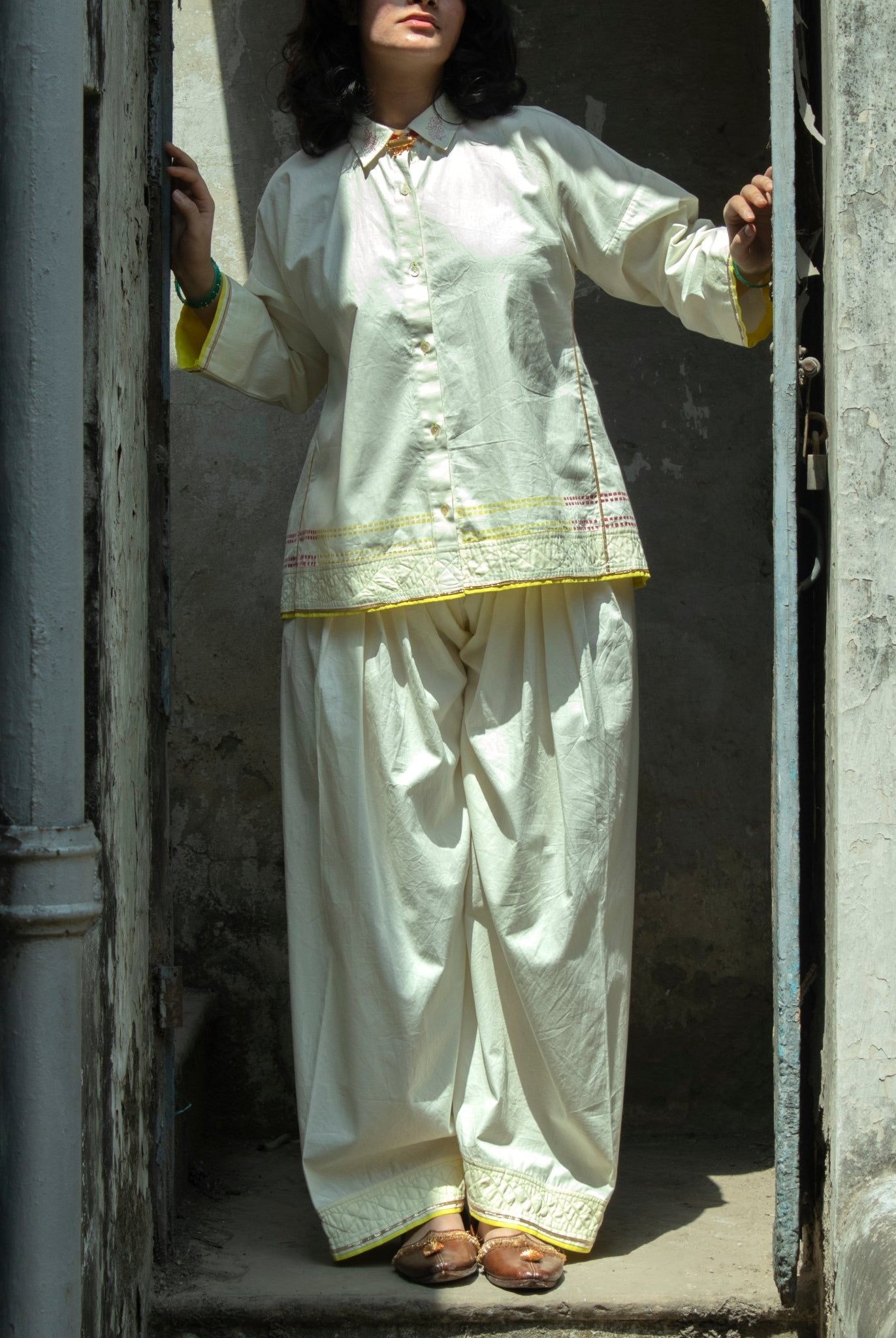 Anaaro - white Khamis shirt in 100% cotton block printed flared shirt - CiceroniUnisex ShirtsAnaaro