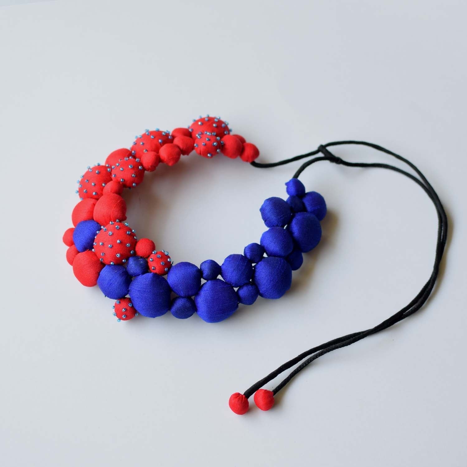 Aranya Neckpiece - Red & Blue - CiceroniNecklacePaulami