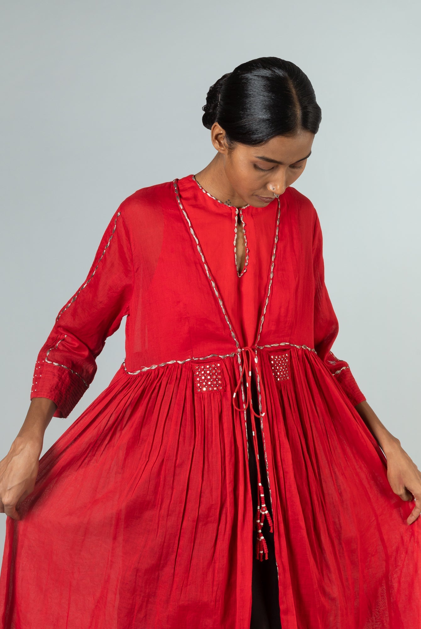 Barda Red Cape - CiceroniCapeShades of India