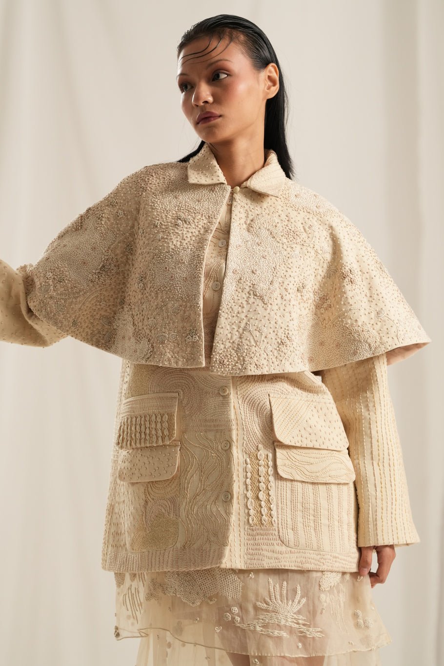 Beige Emb. Cape - CiceroniJacketsTil