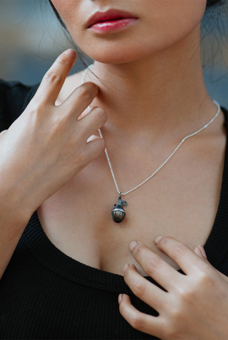 Black Grenade - CiceroniNeckpieceBaka