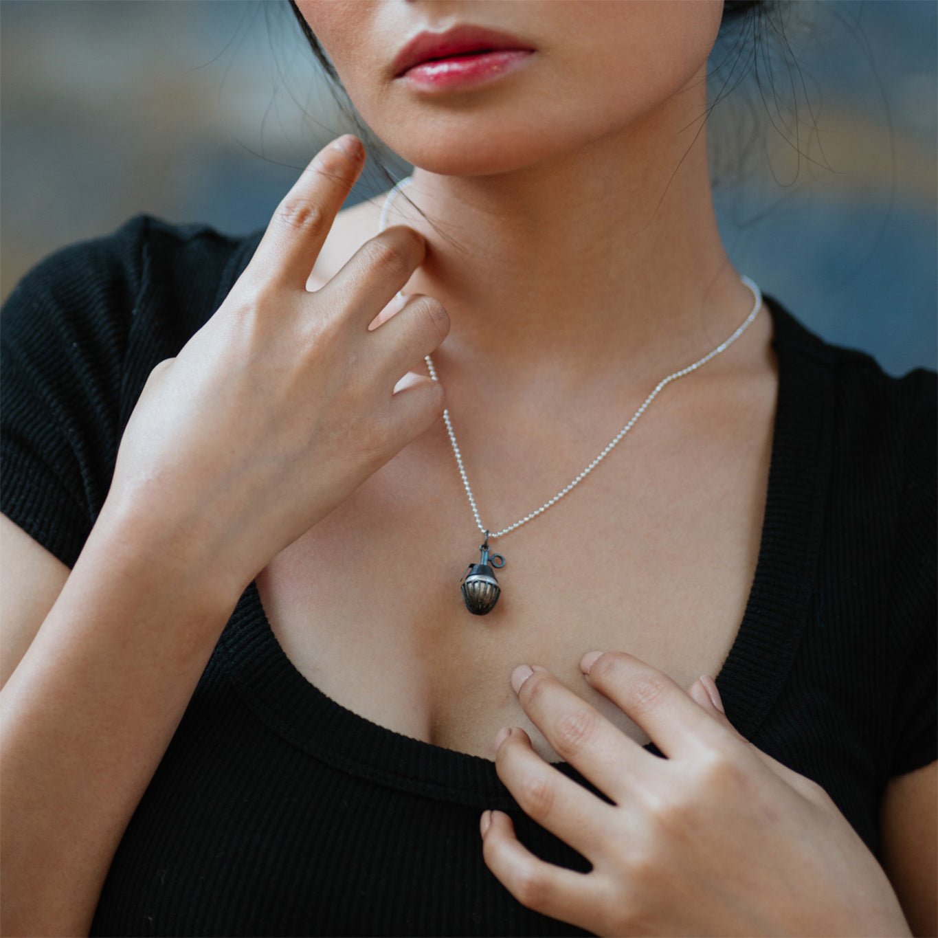 Black Grenade - CiceroniNeckpieceBaka