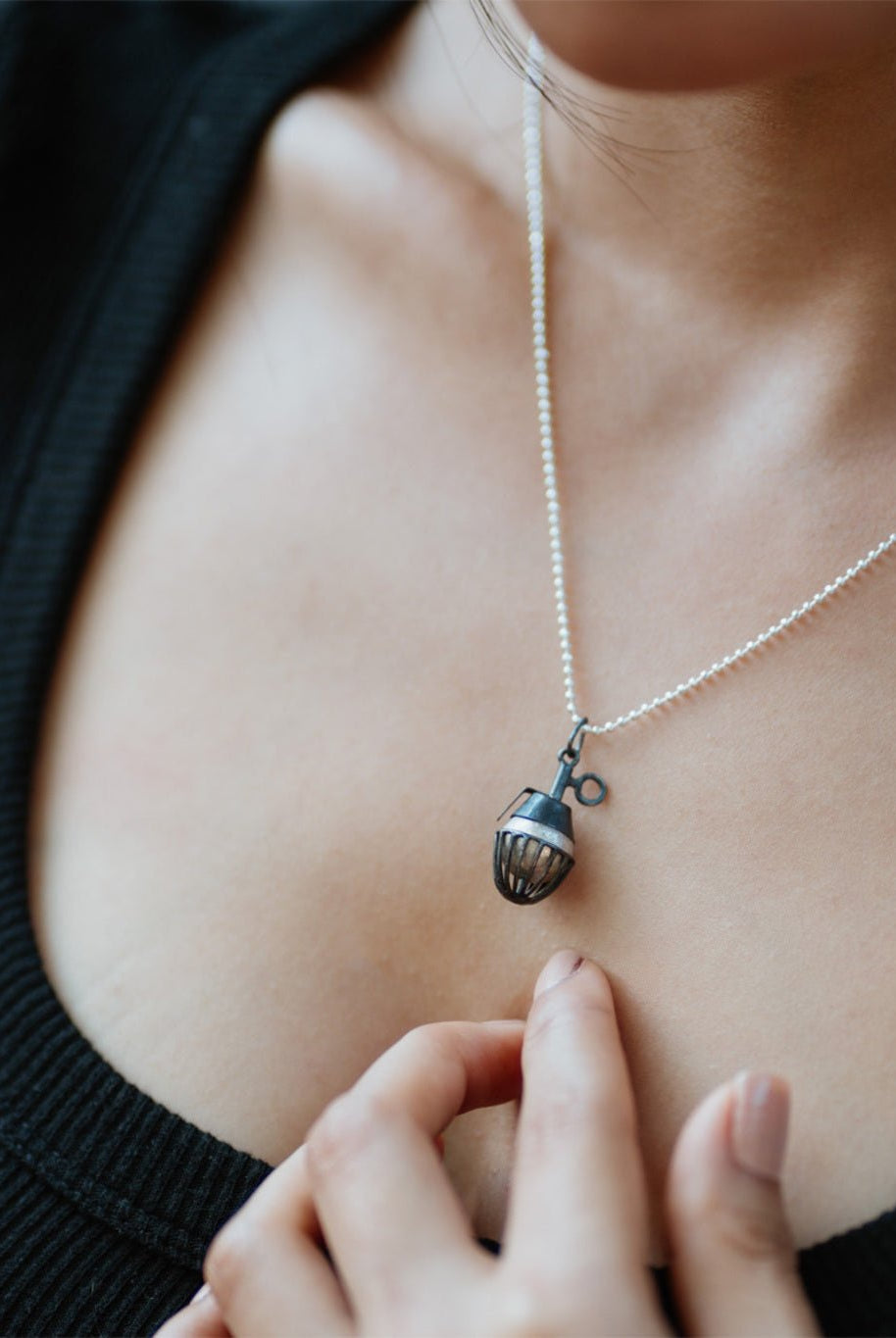 Black Grenade - CiceroniNeckpieceBaka