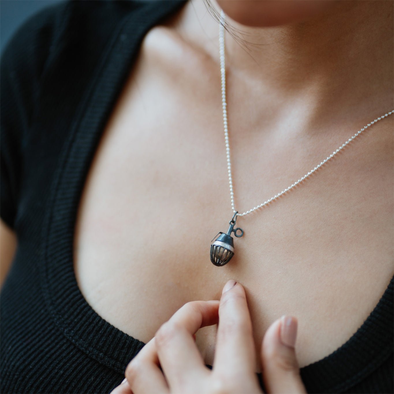 Black Grenade - CiceroniNeckpieceBaka