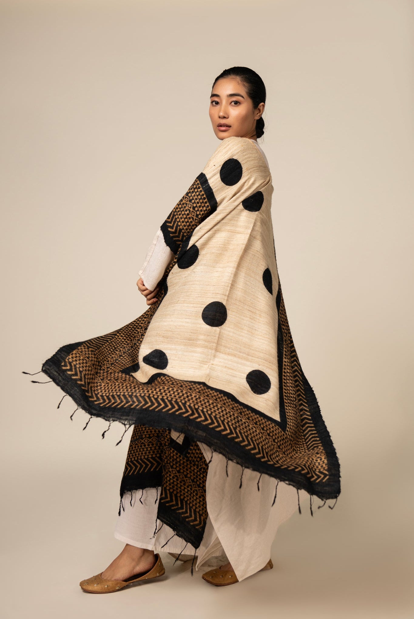 Black Hole Tussar Peace Silk 3 in 1 Cape - CiceroniCapeAeshaane