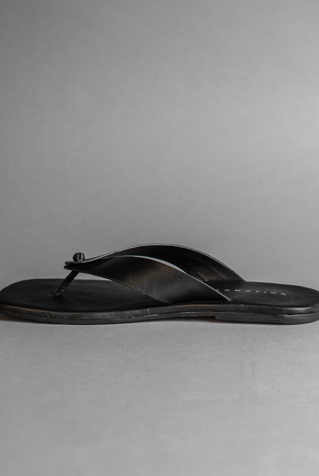 Black Knot Flip Flops - Women - CiceroniFlatsSlomotion