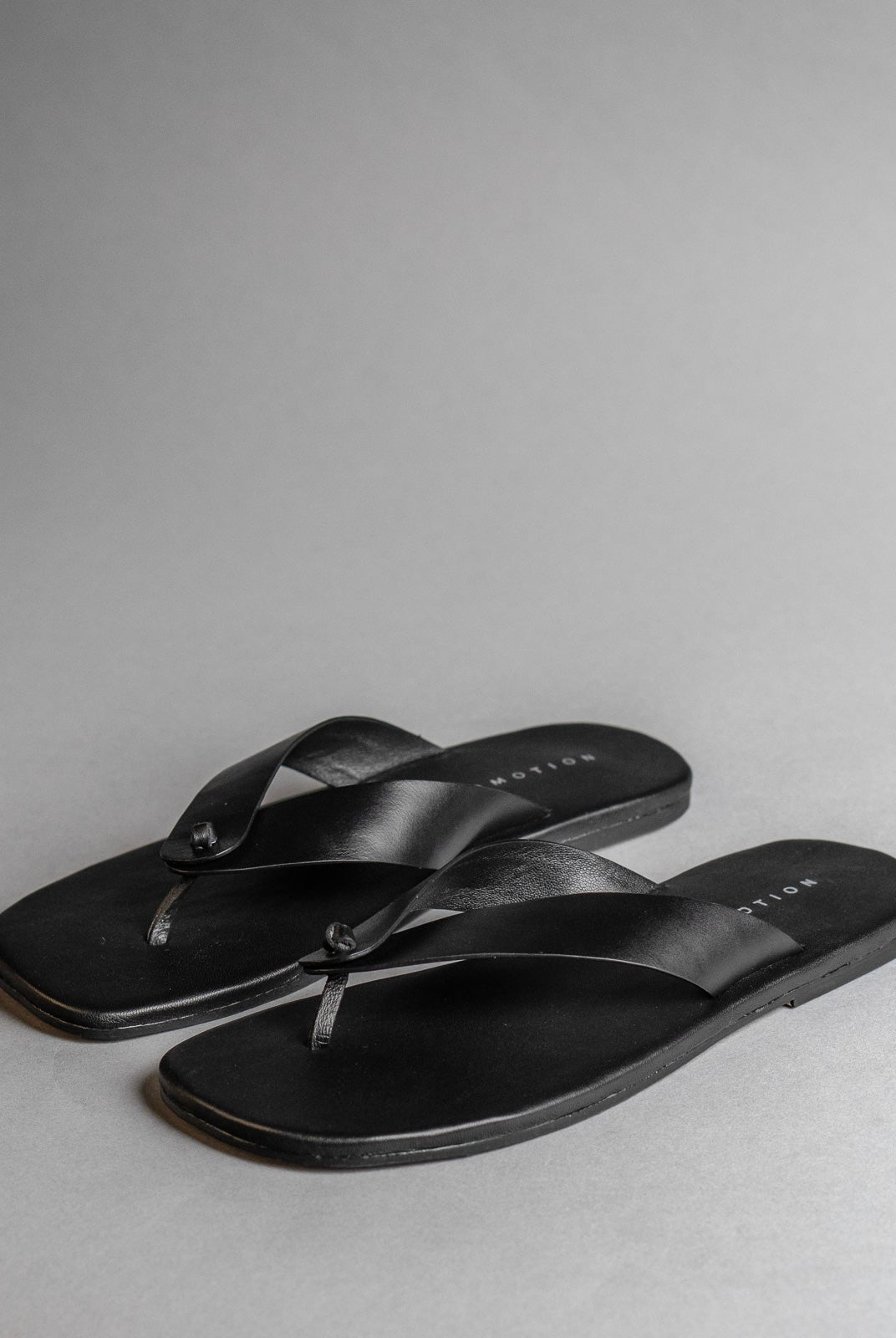Black Knot Flip Flops - Women - CiceroniFlatsSlomotion