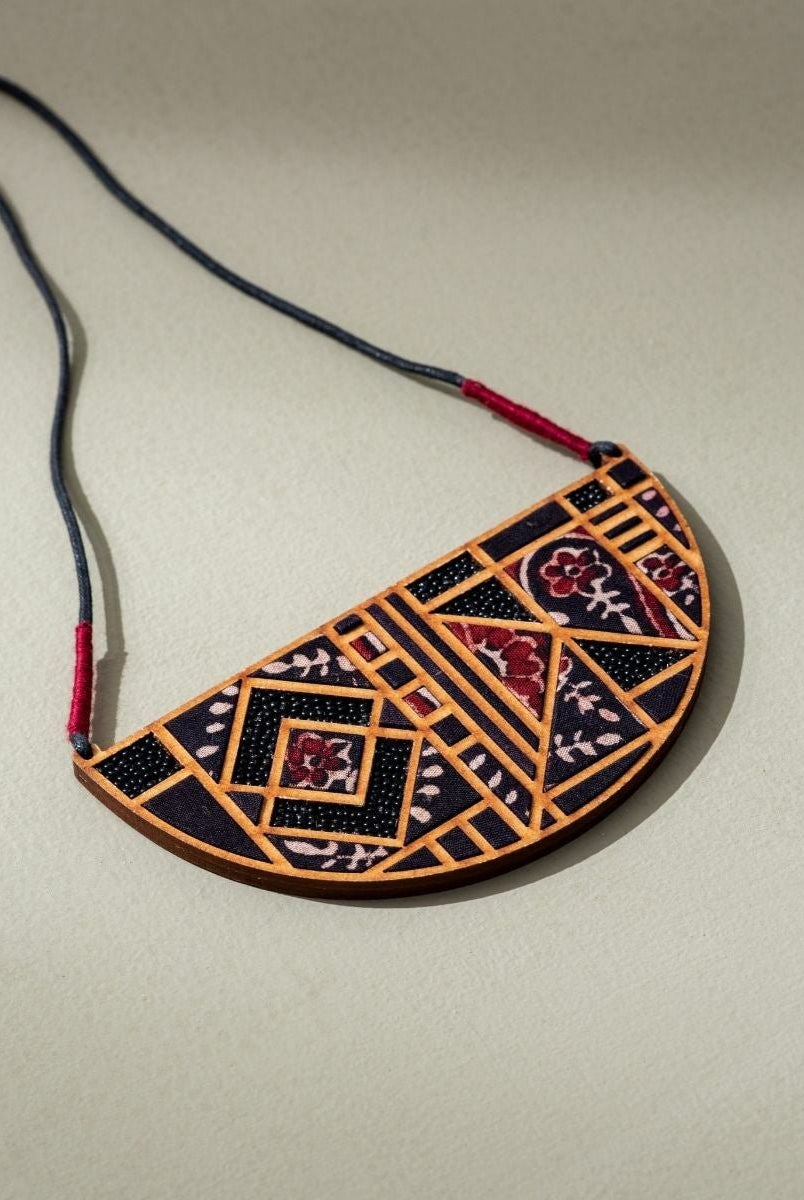 Black Maze Necklace - CiceroniNecklaceWhe by Abira