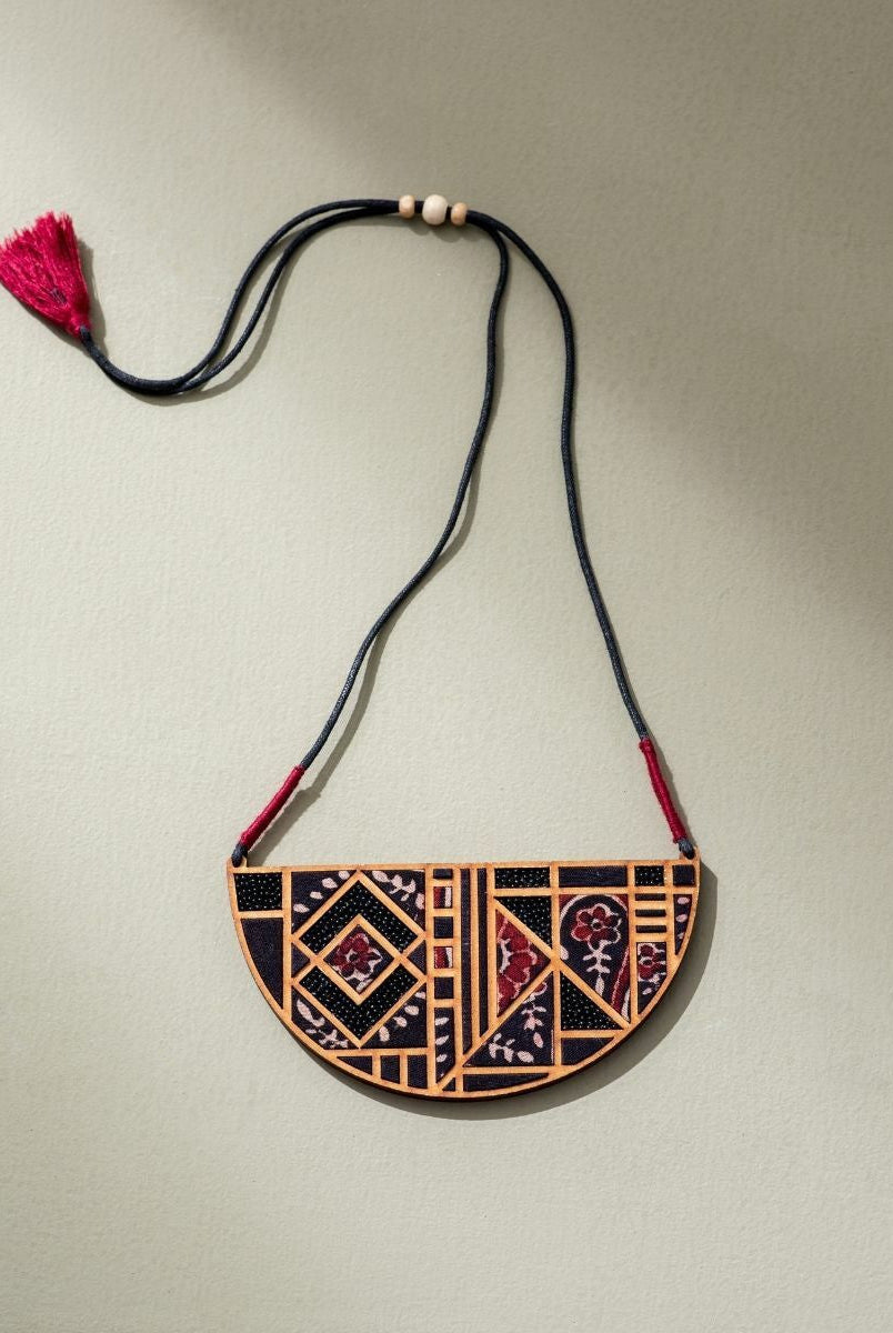 Black Maze Necklace - CiceroniNecklaceWhe by Abira