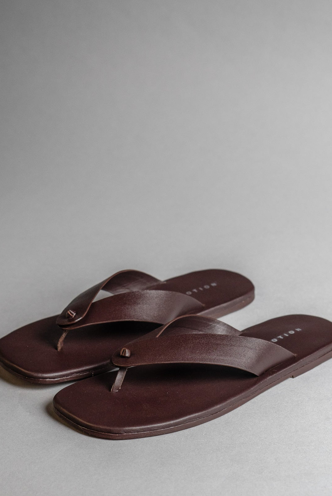 Burgundy Knot Flip Flops - Women - CiceroniFlatsSlomotion