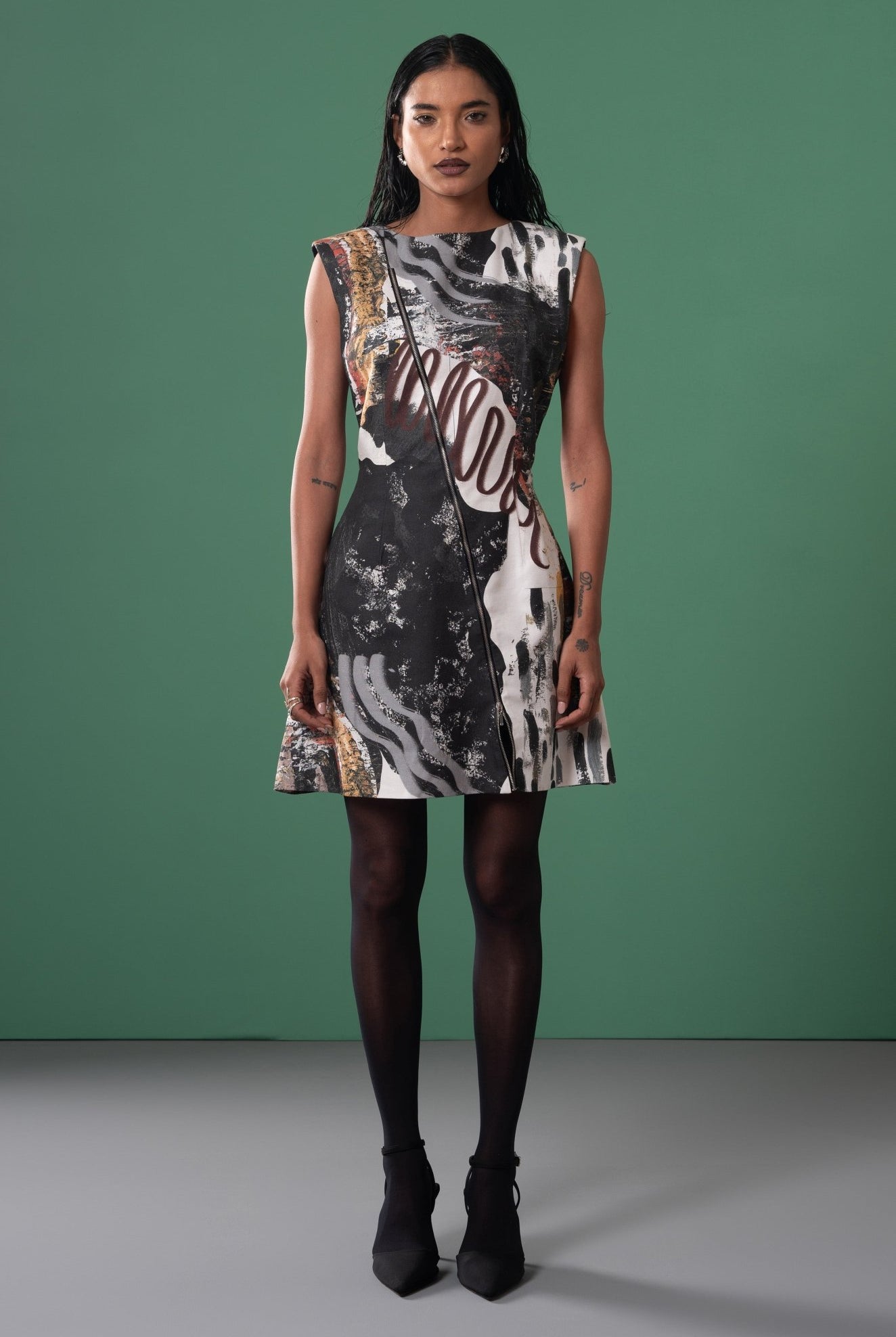 Chasm Hourglass Dress - CiceroniDressesAdvait