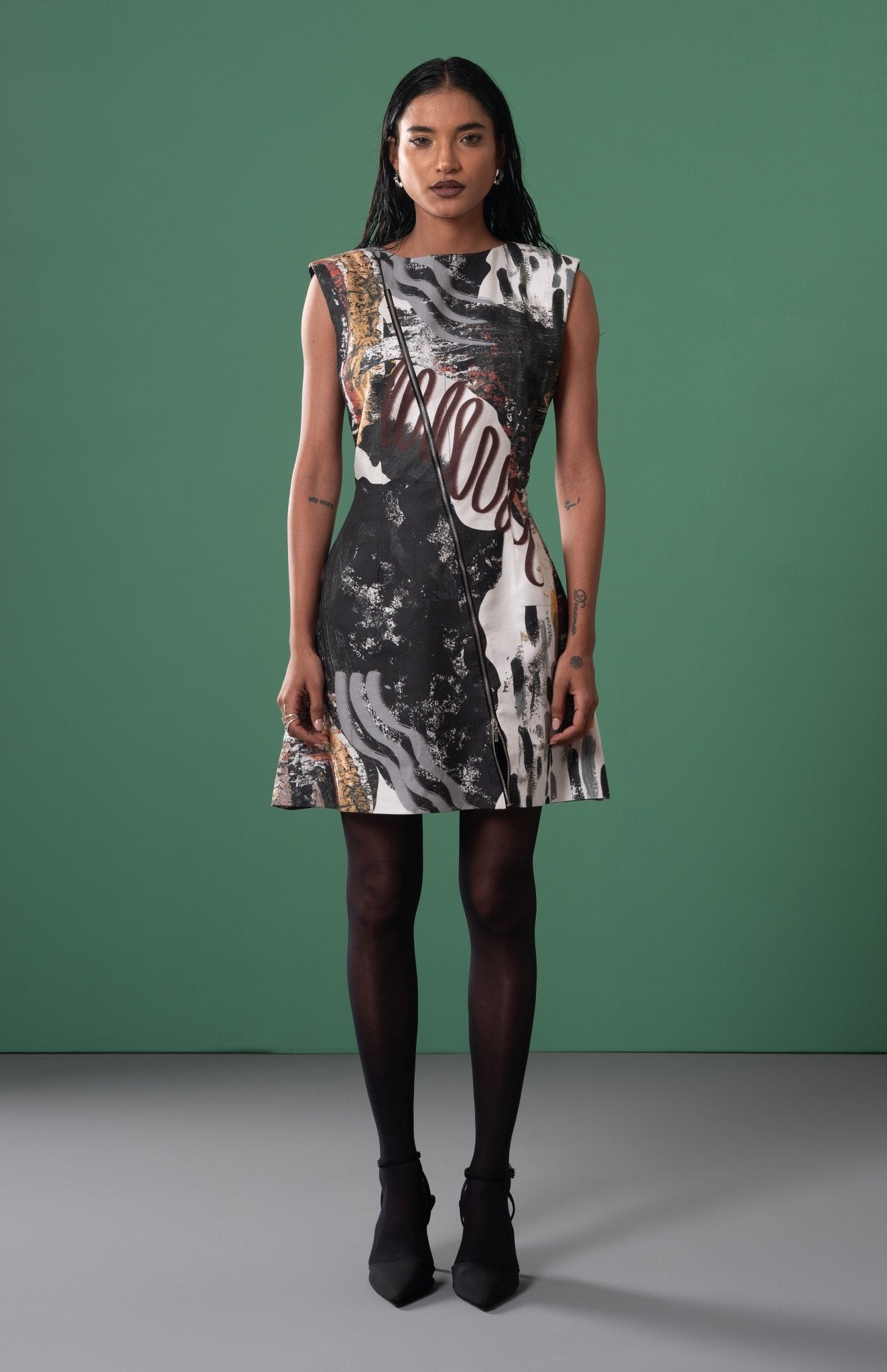 Chasm Hourglass Dress - CiceroniDressesAdvait