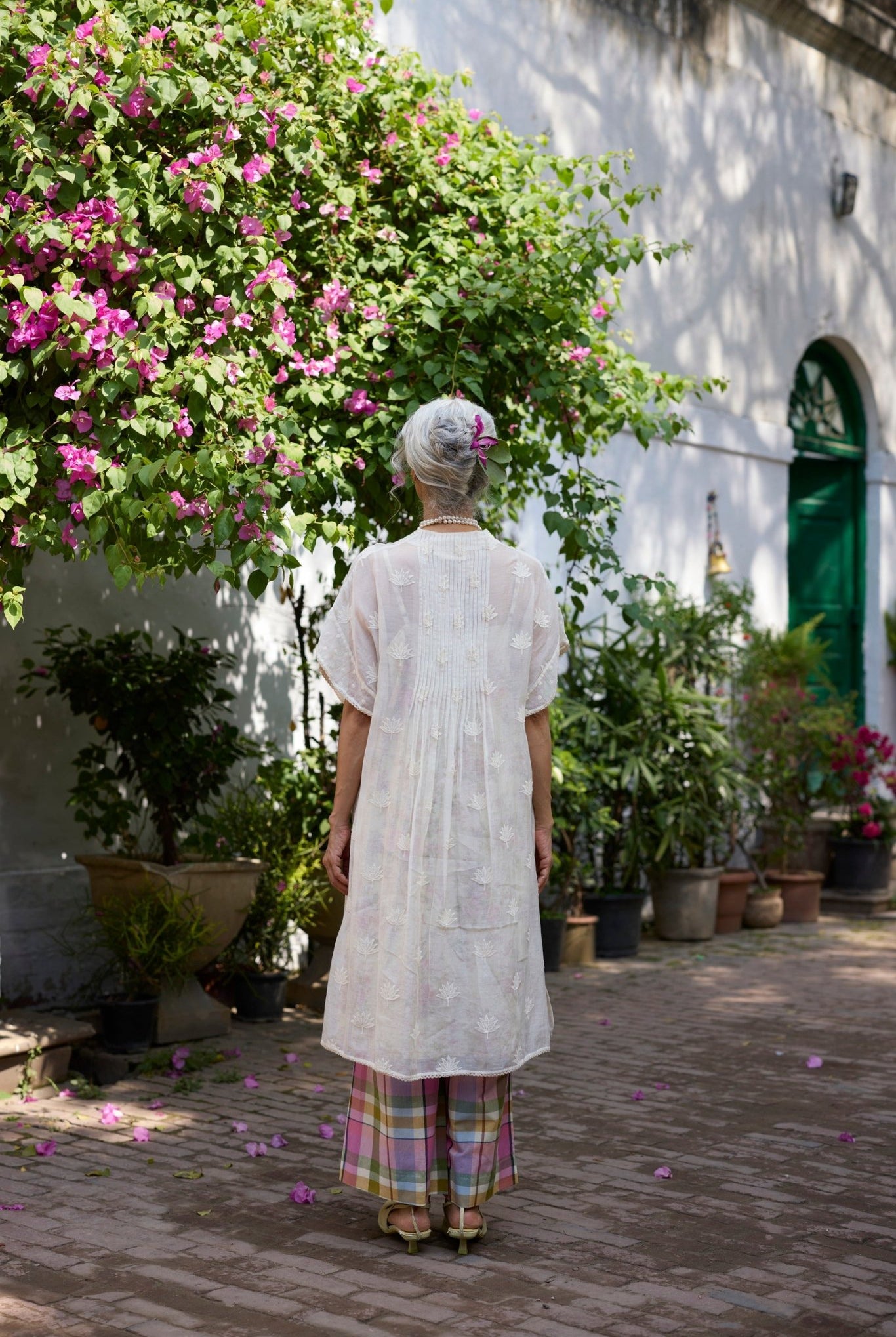 Chiaro Kaftan - Off white and Pink - CiceroniKaftanKhyati Rughani