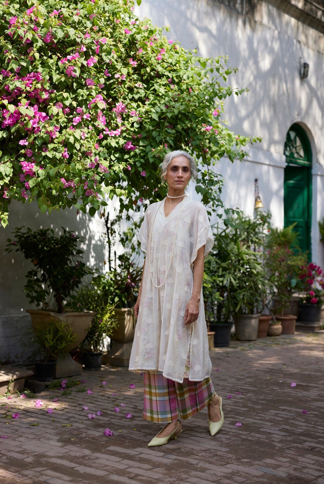 Chiaro Kaftan - Off white and Pink - CiceroniKaftanKhyati Rughani