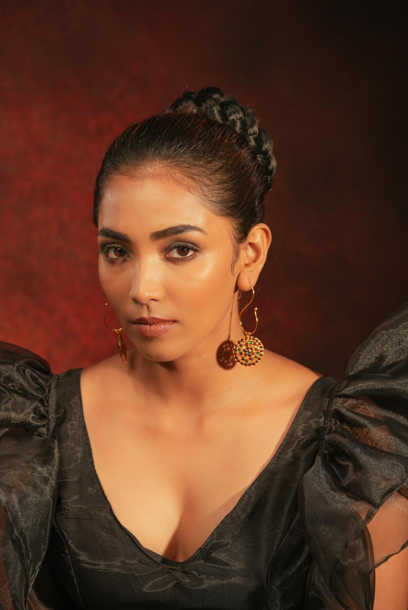 Contemporary Earring with S-hook and Round Motif - CiceroniEarringsAarika