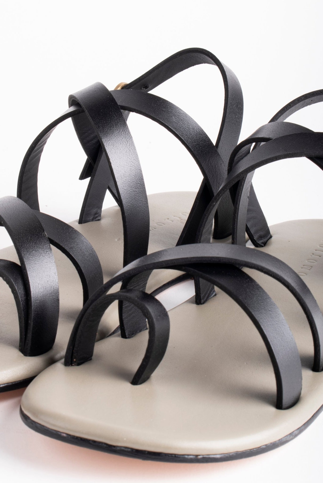 Criss Cross Strap Sandals - CiceroniSandalsSlomotion