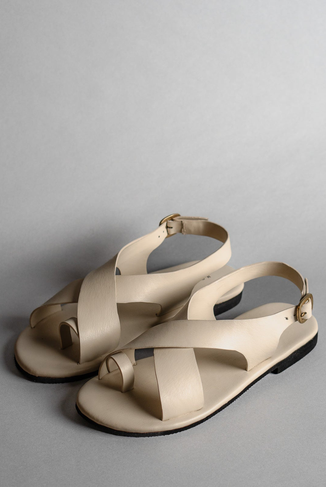 Crossover Strap Leather Women's Sandals - Ivory - CiceroniSandalsSlomotion