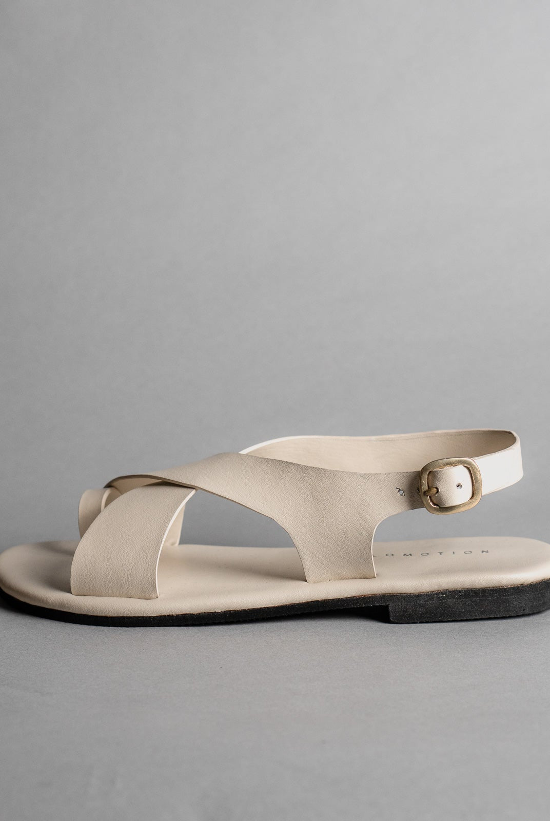 Crossover Strap Leather Women's Sandals - Ivory - CiceroniSandalsSlomotion