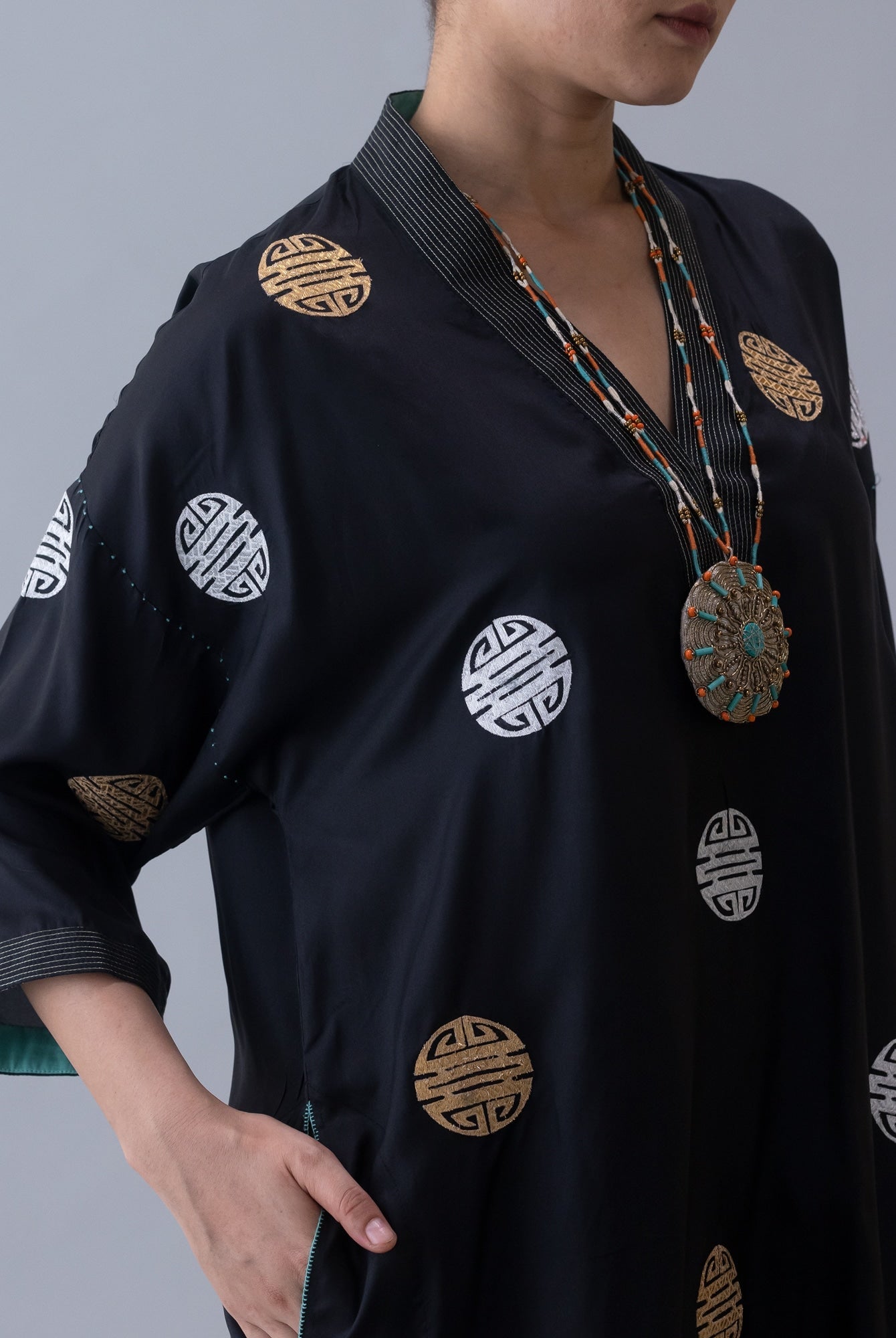 Daido Black Kaftan - CiceroniKaftanShades of India