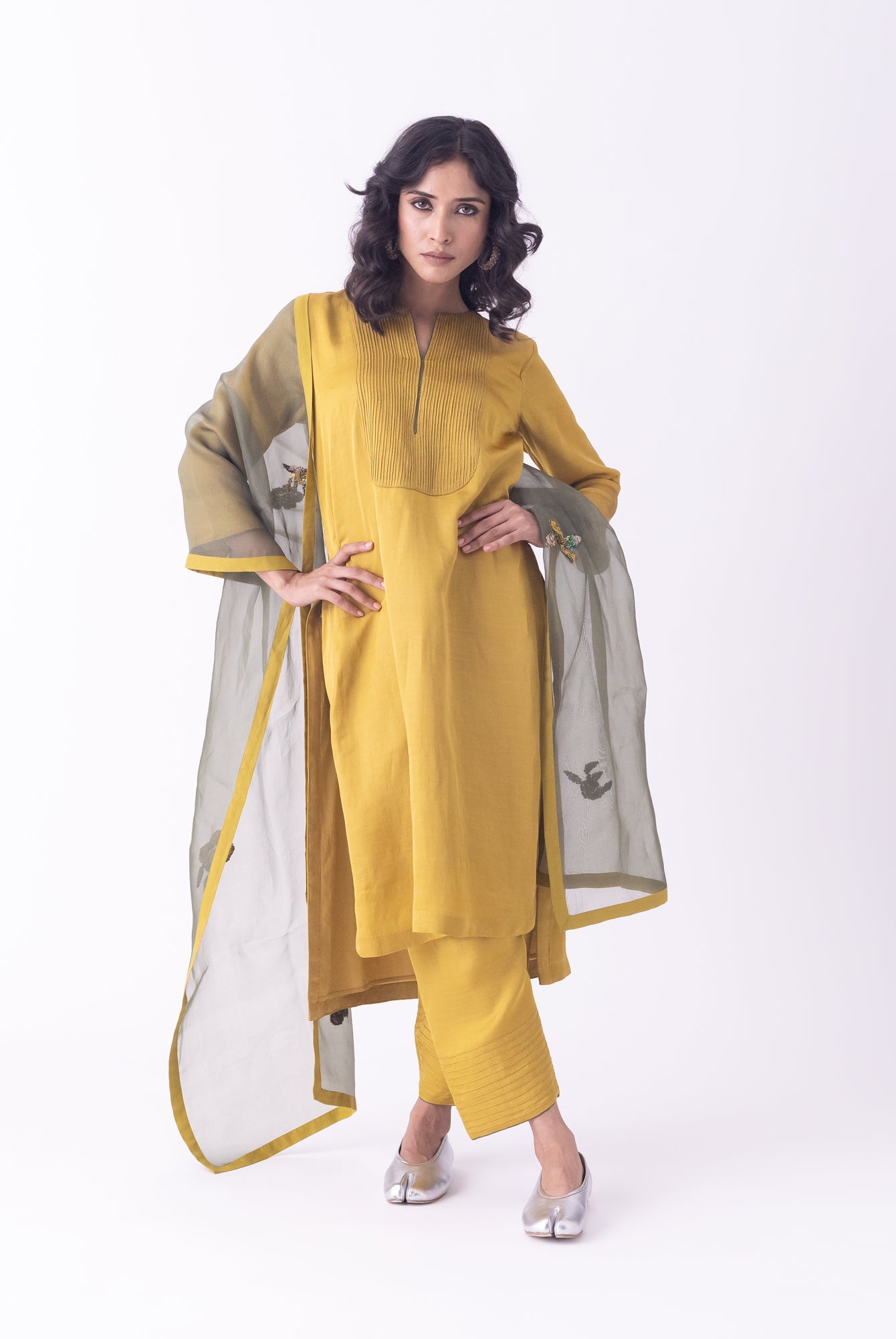Dori Dupatta - CiceroniDupattaShades of India