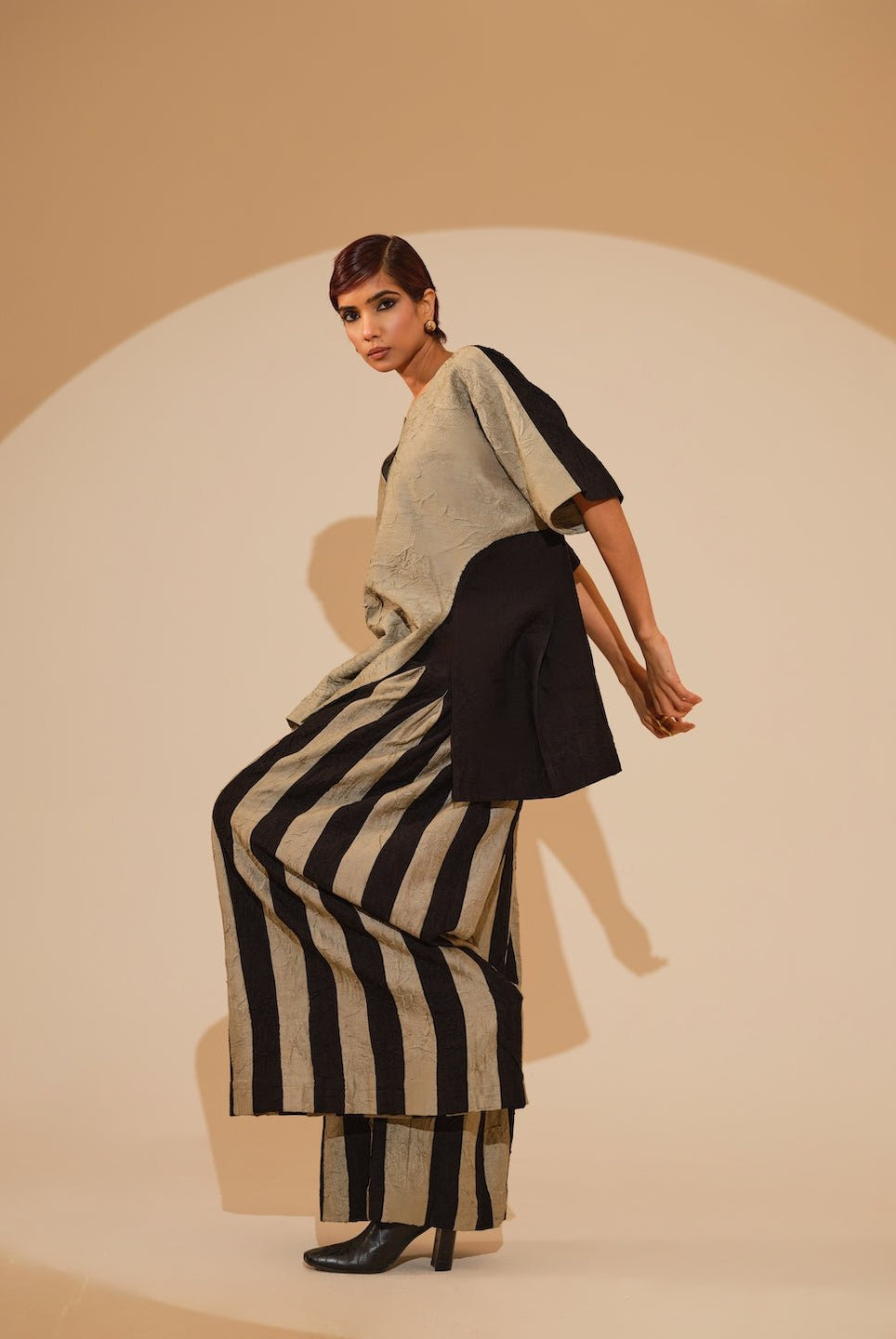 Earthy Top - Taupe and Black - CiceroniTopsStoique