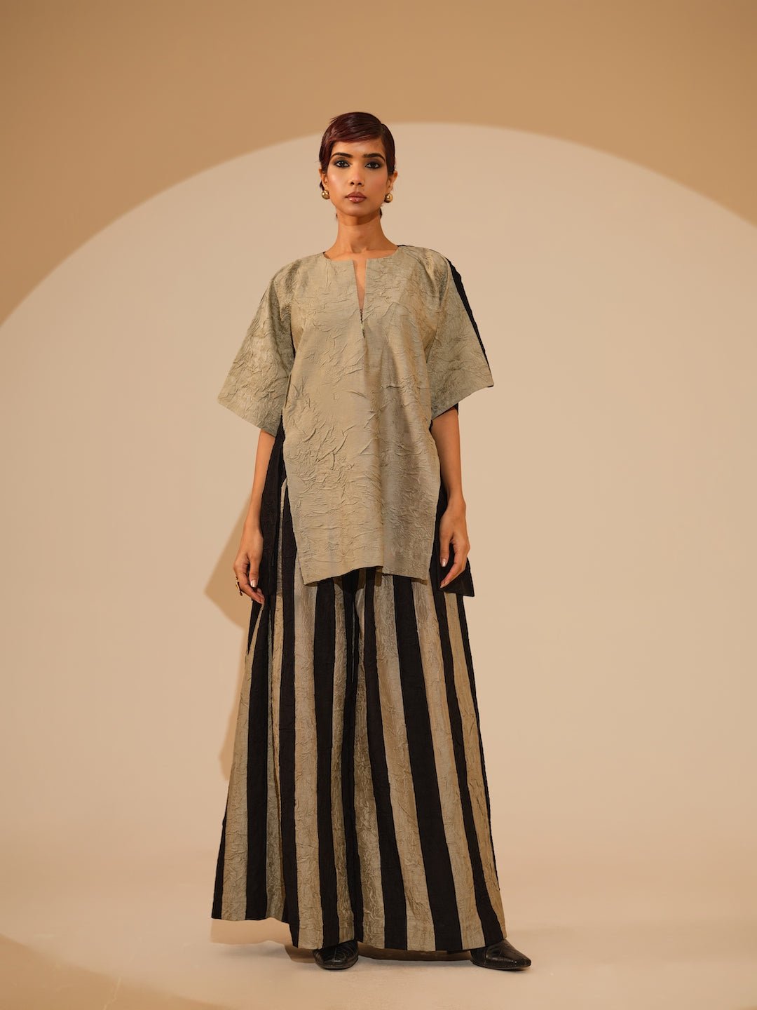 Earthy Top - Taupe and Black - CiceroniTopsStoique