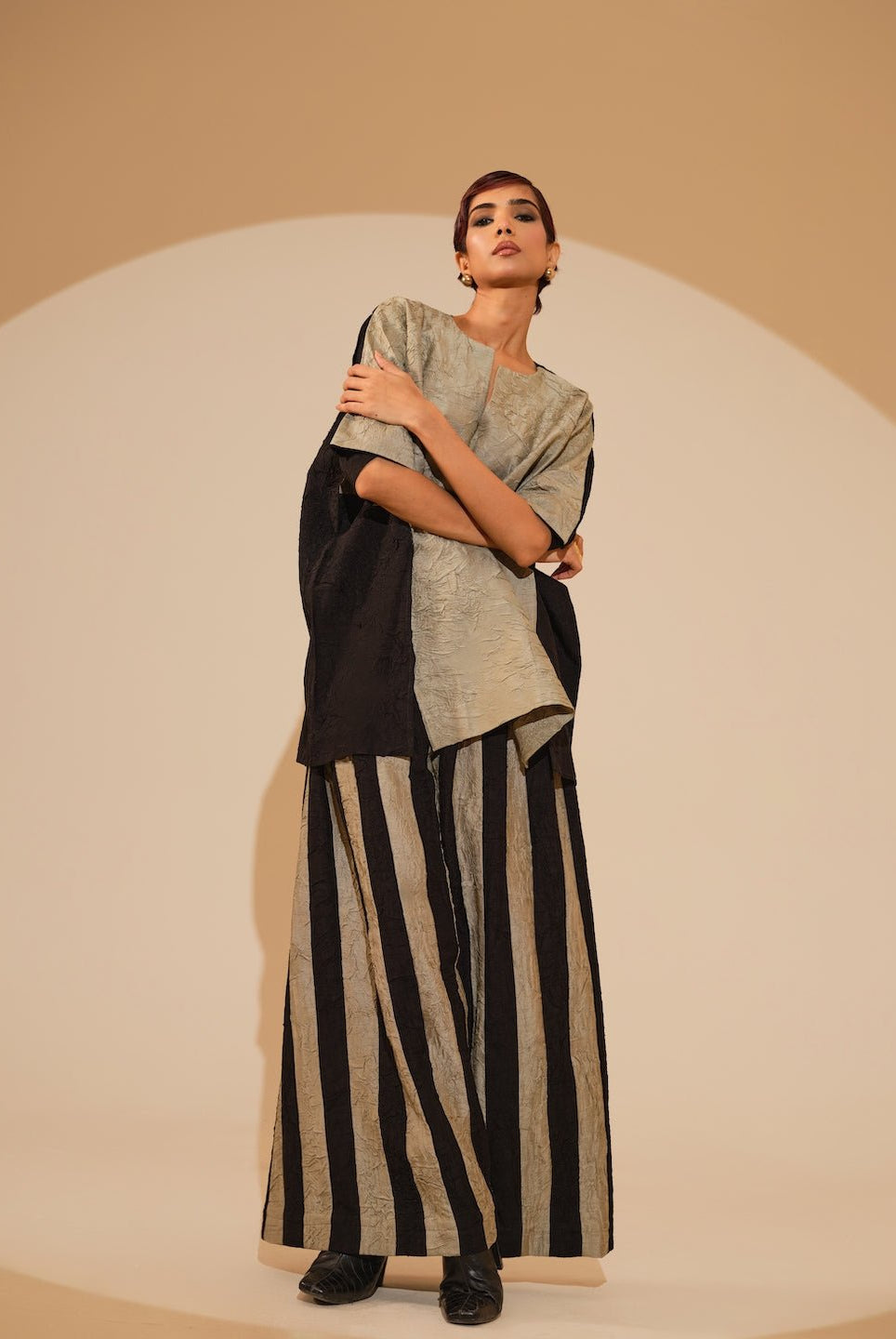 Earthy Top - Taupe and Black - CiceroniTopsStoique