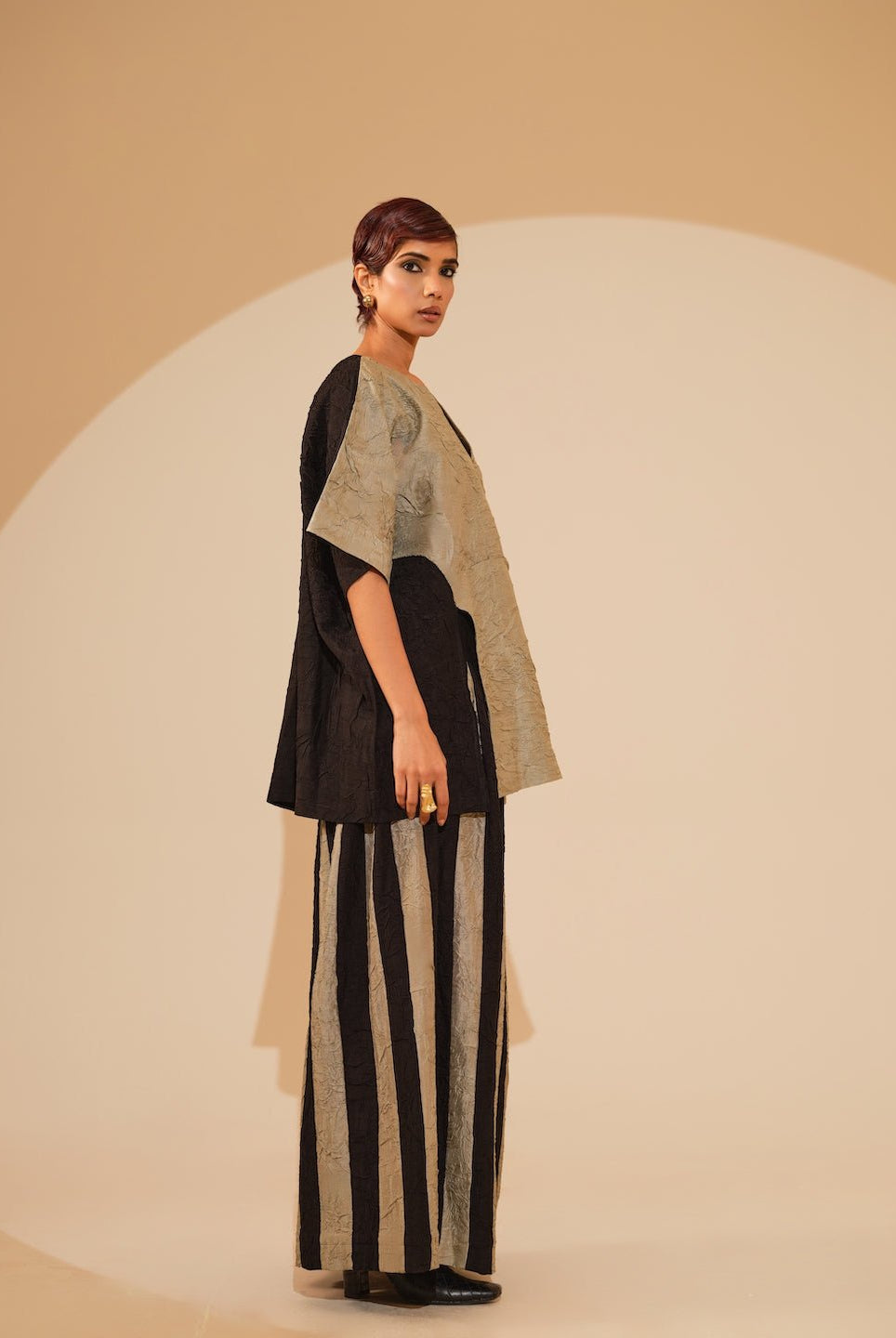 Earthy Top - Taupe and Black - CiceroniTopsStoique