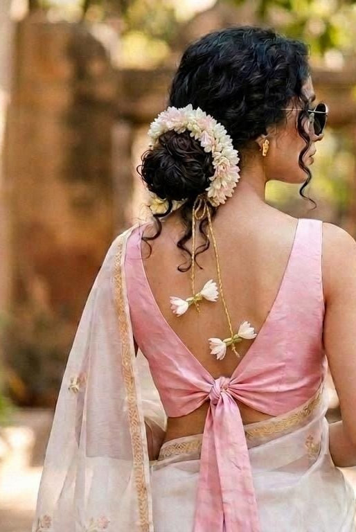 Ethereal Blush Gajra - CiceroniHair AccessoriesAarika