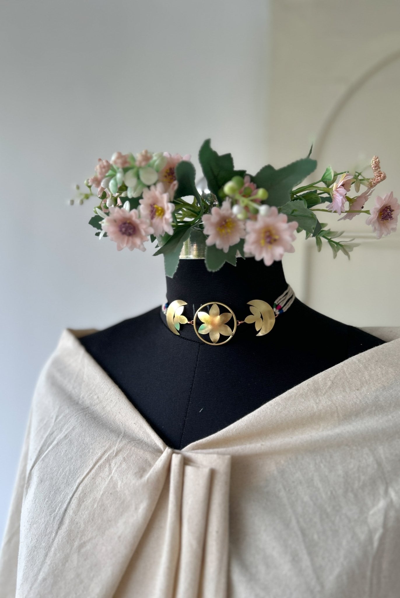 Flower Moon Choker - CiceroniChokerBy Nirjari