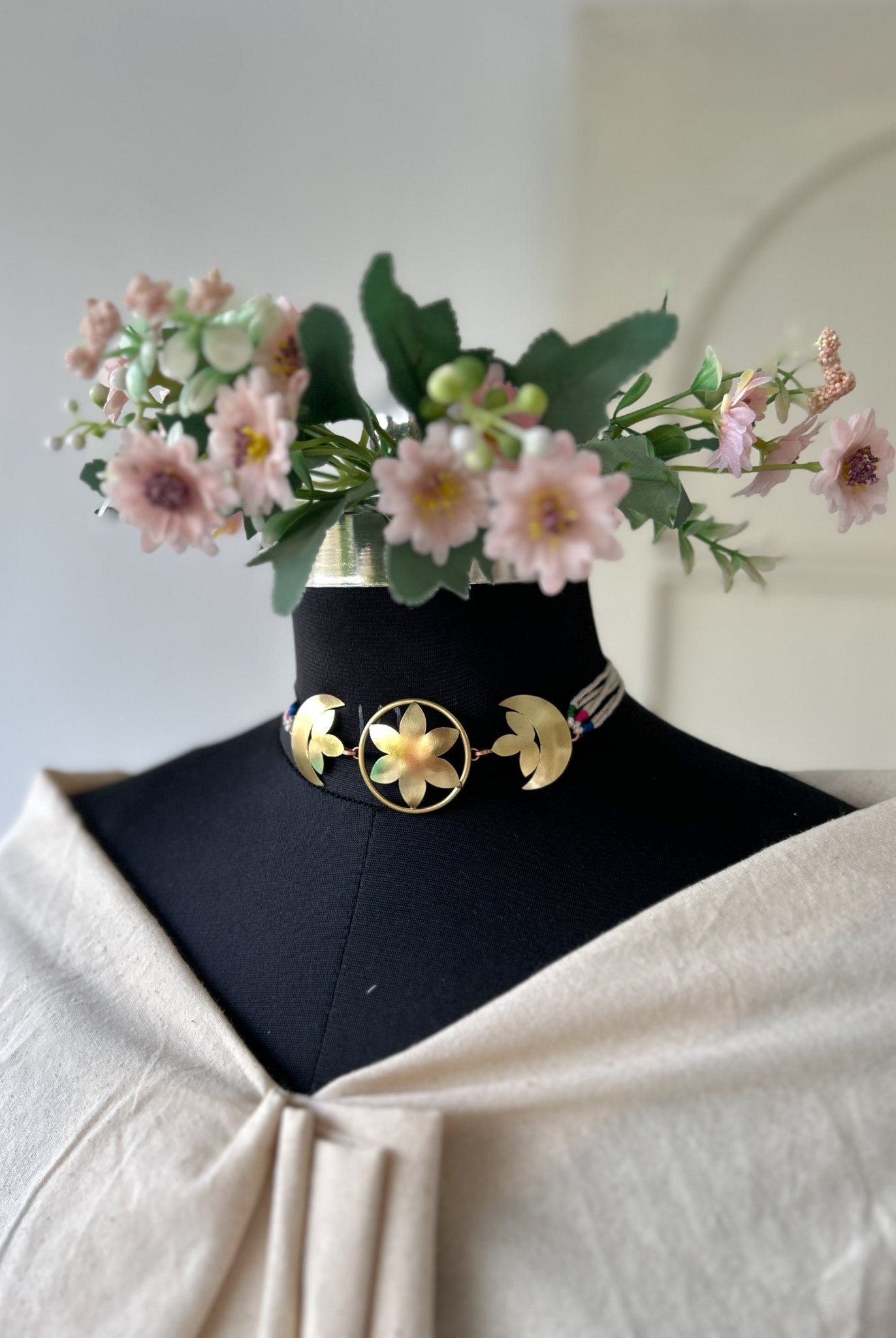 Flower Moon Choker - CiceroniChokerBy Nirjari