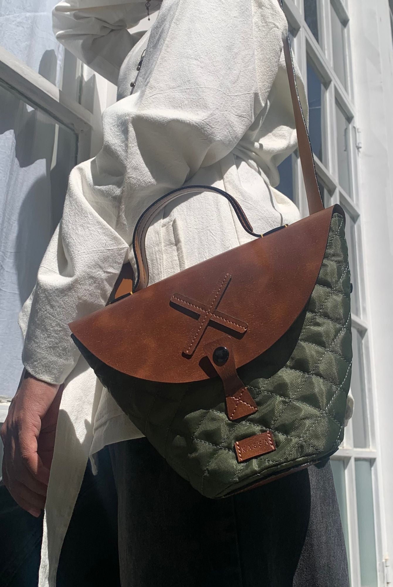 Forest Criss Cross Bucket Tote - CiceroniSling BagStudio Kassa