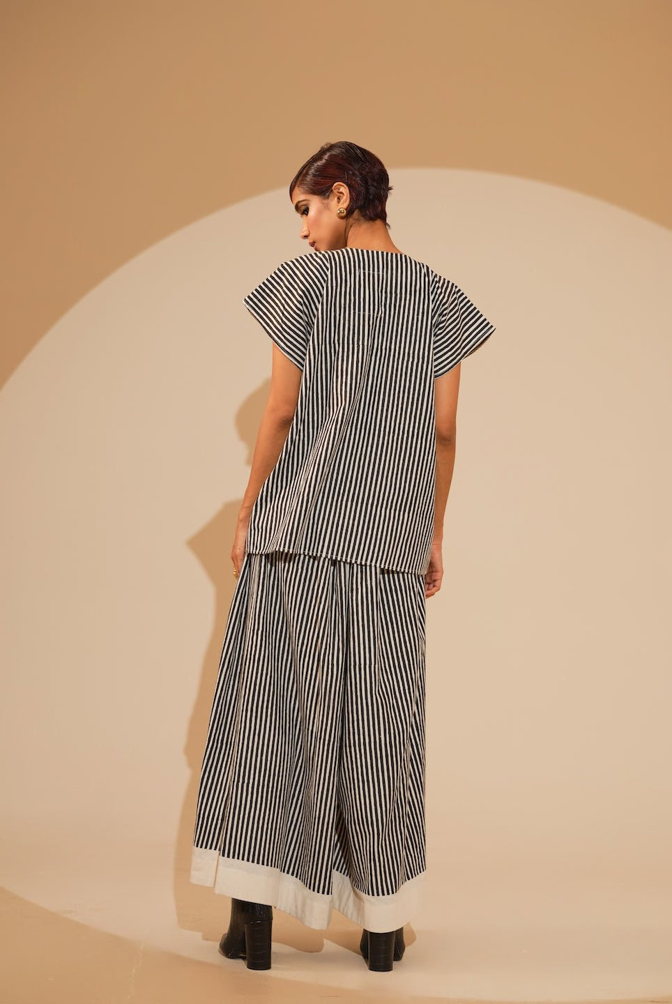 Gale Top - Natural and Black - CiceroniTopsStoique