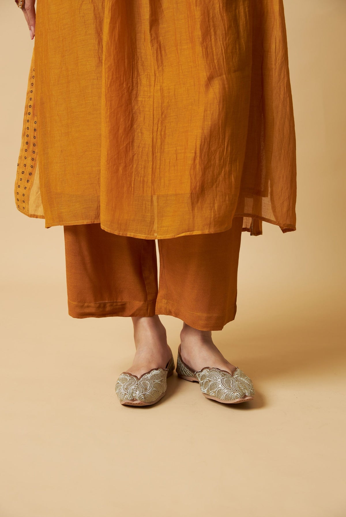 Genda Phool Embroidered Kurta Set- Set of 2 - CiceroniKurta Set, Festive WearPants and Pajamas