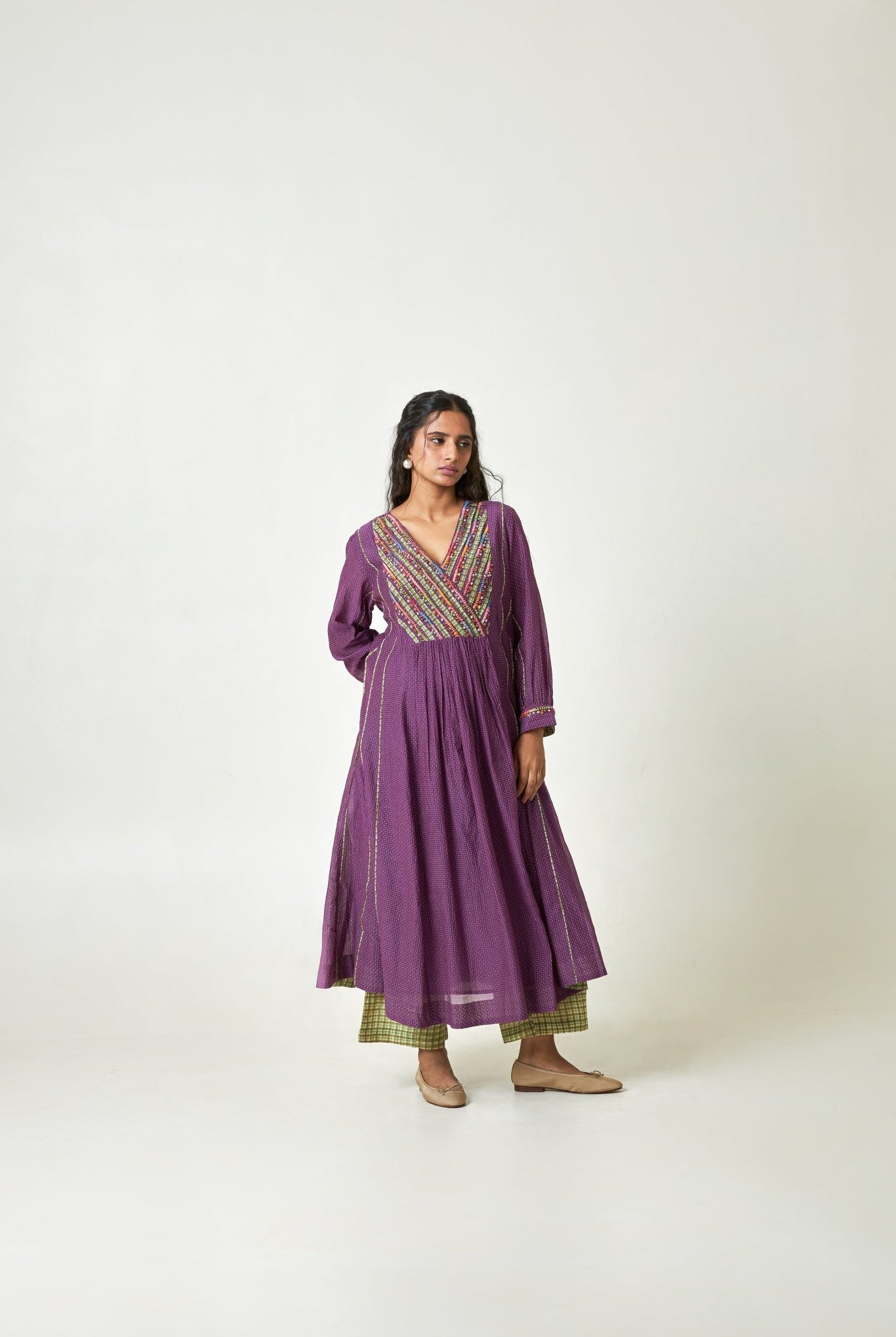 Grape Sun Embroidered Kurta Set - CiceroniKurta SetPants and Pajamas