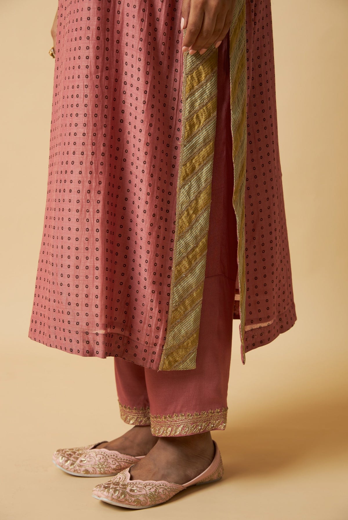 Gulabi Ghoomar Embroidered Kurta Set- Set of 3 - CiceroniKurta Set, Festive WearPants and Pajamas