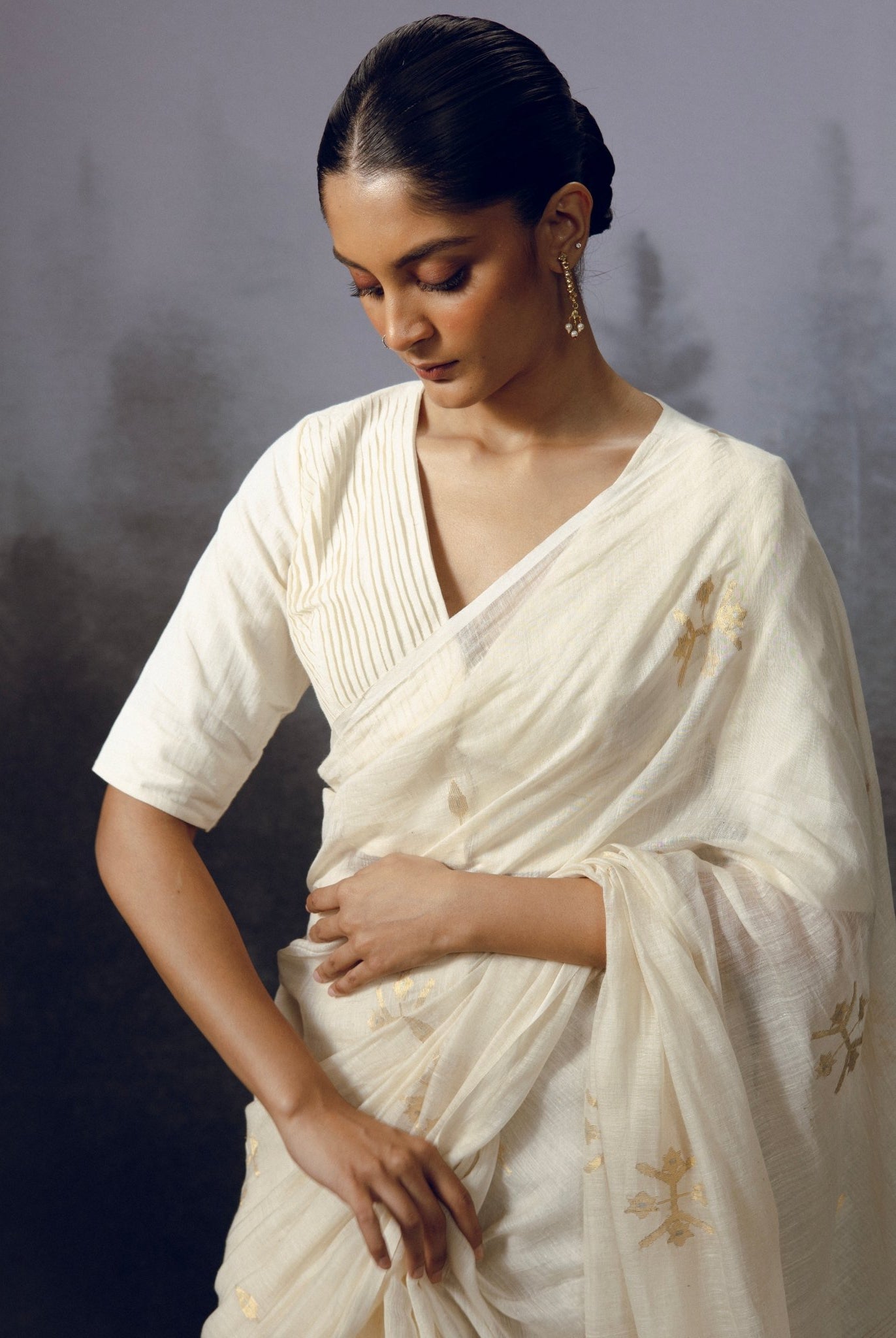 Gulnaz White Saree - CiceroniSareeGulmohar Calcutta