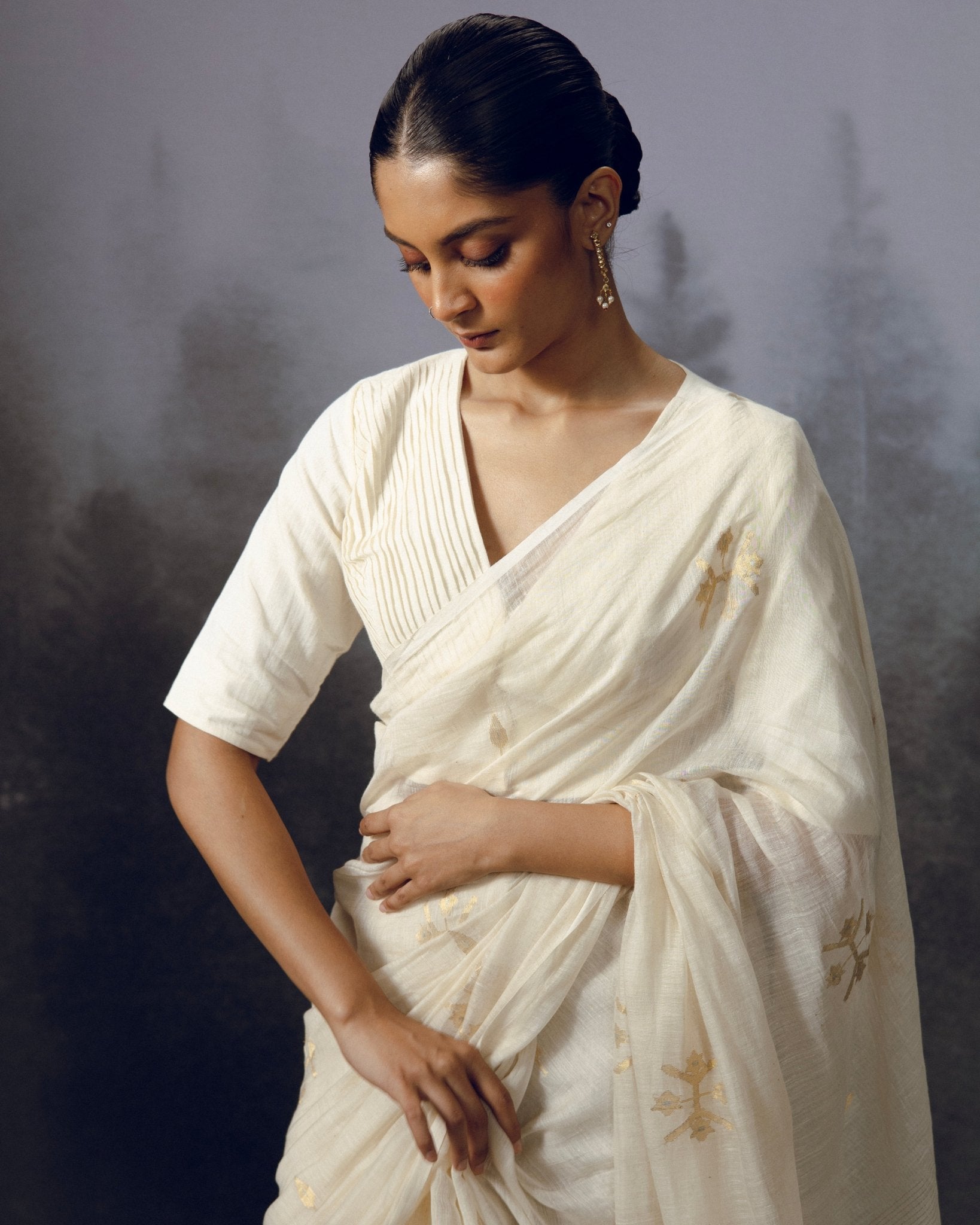 Gulnaz White Saree - CiceroniSareeGulmohar Calcutta